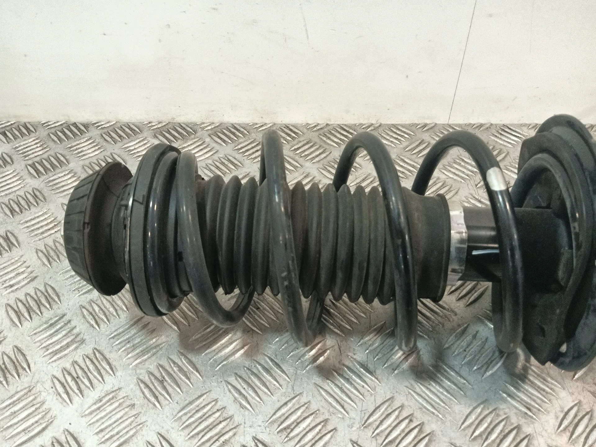 Amortiguador Delantero Izquierdo para Toyota Yaris (_P13_)