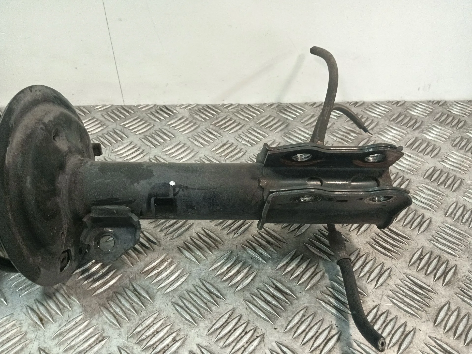 Amortiguador Delantero Izquierdo para Toyota Yaris (_P13_)