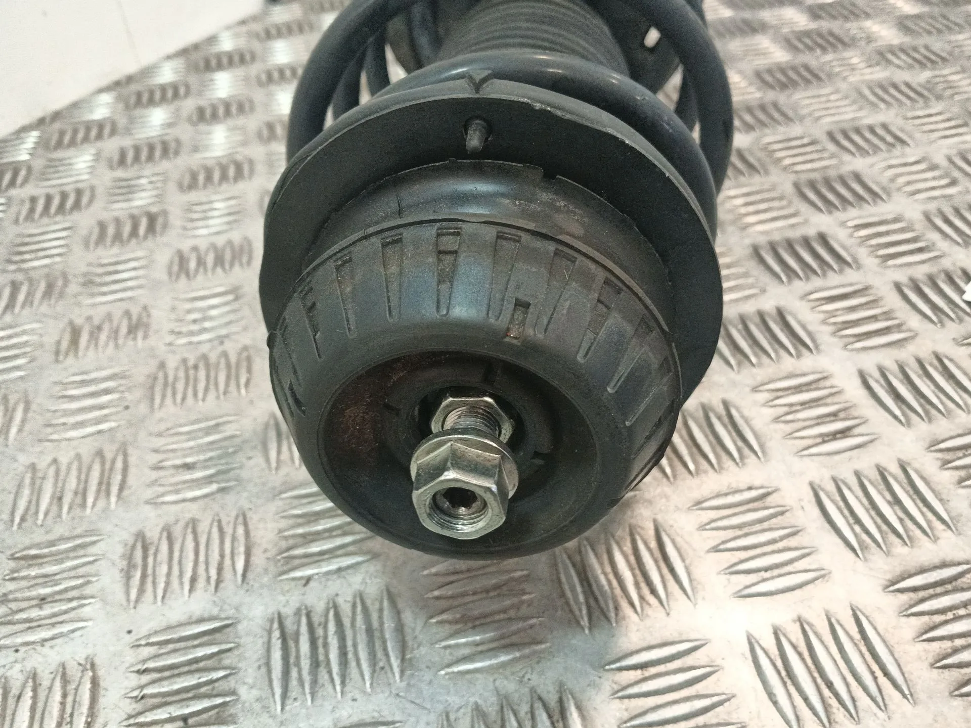 Amortiguador Delantero Izquierdo para Toyota Yaris (_P13_)