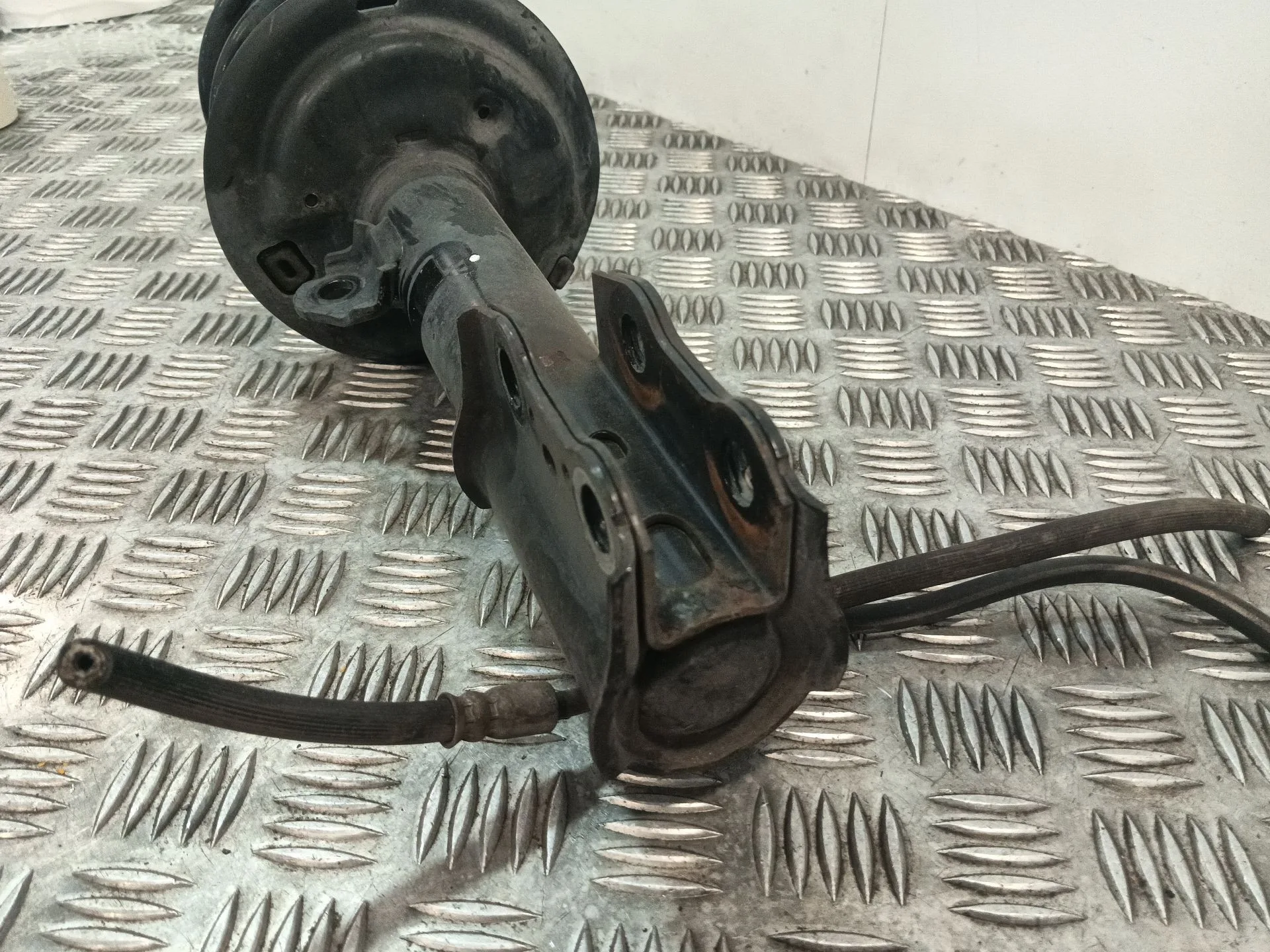 Amortiguador Delantero Izquierdo para Toyota Yaris (_P13_)