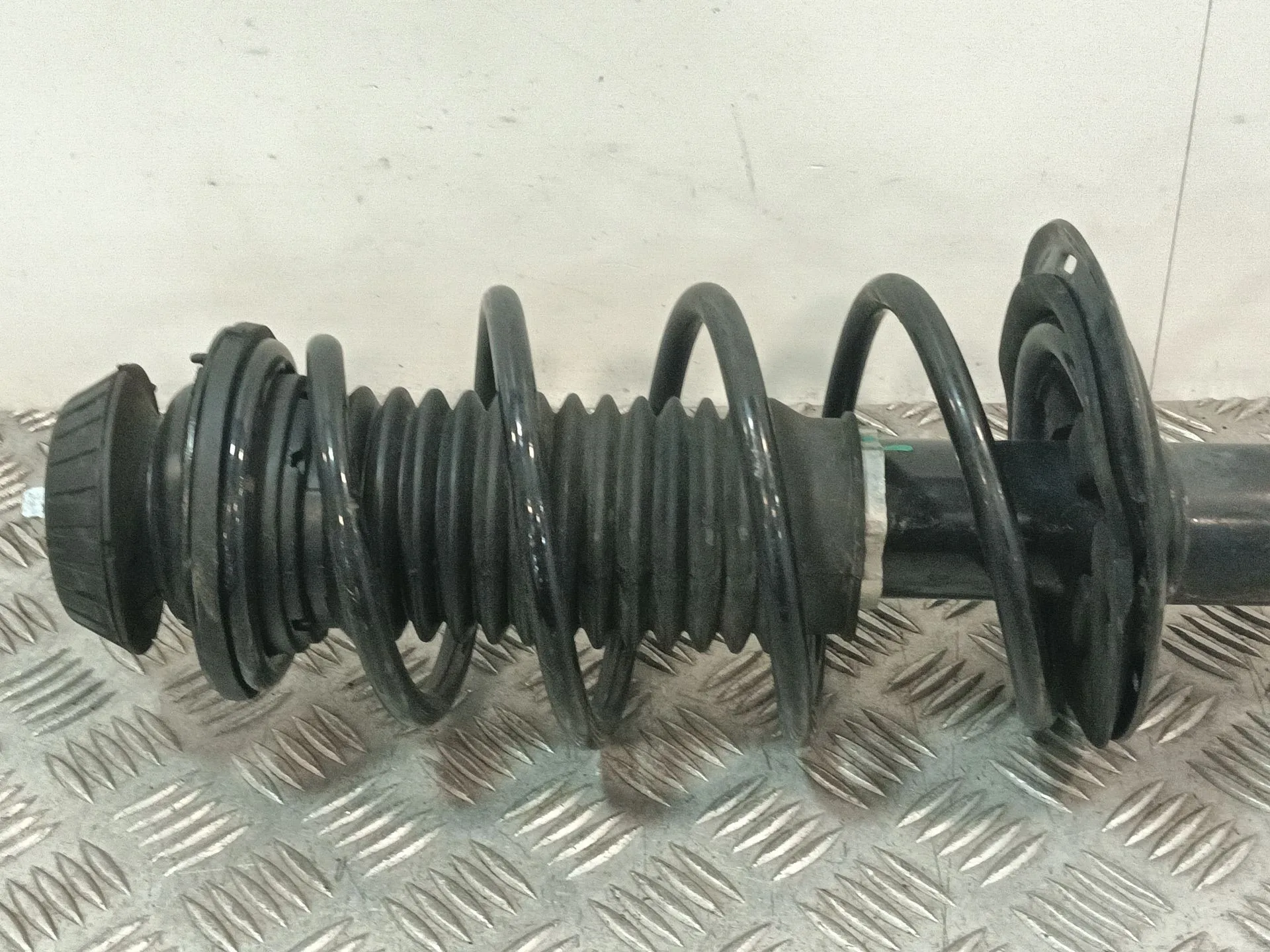 Amortiguador Delantero Derecho para Toyota Yaris (_P13_)
