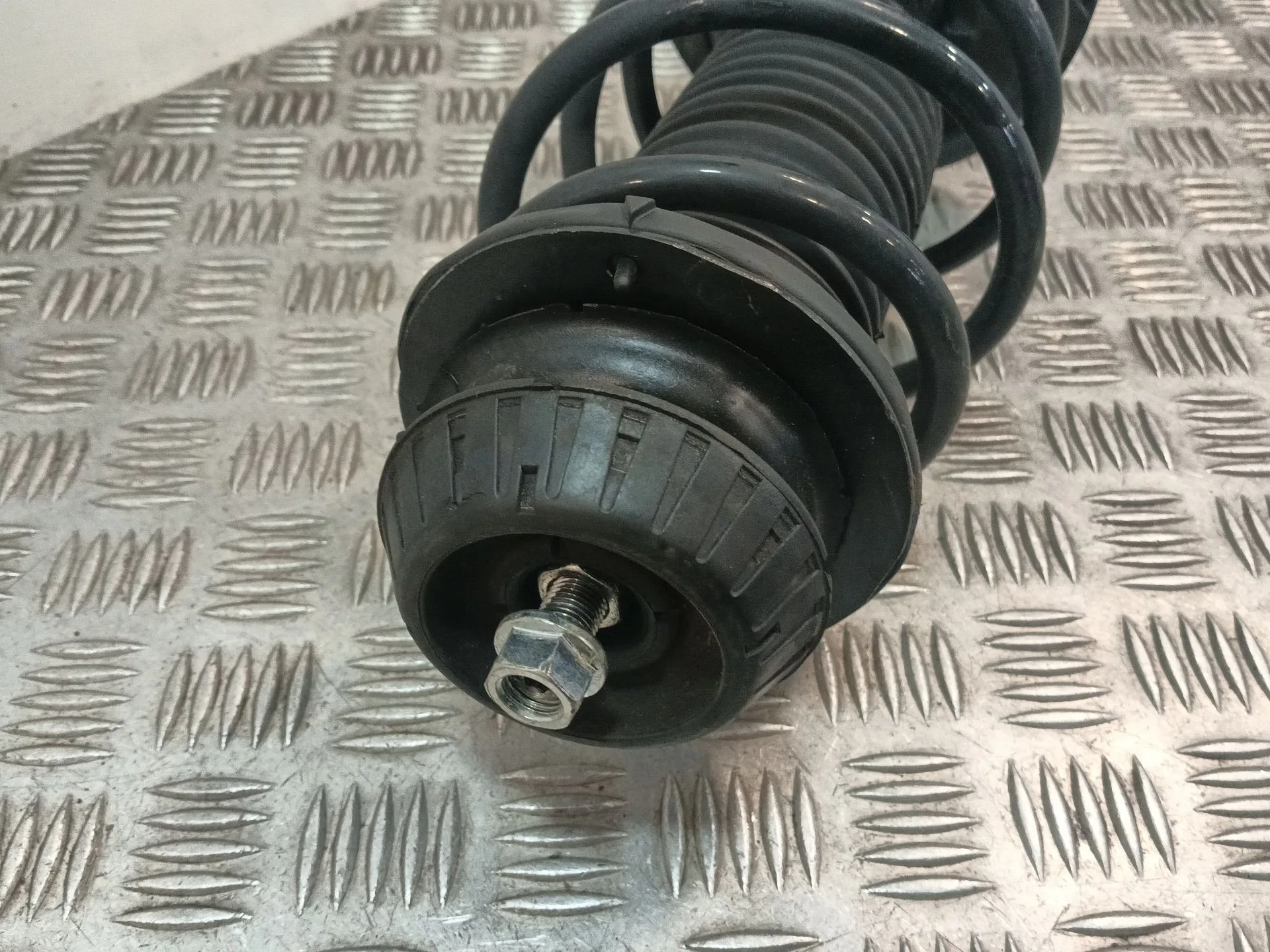 Amortiguador Delantero Derecho para Toyota Yaris (_P13_)