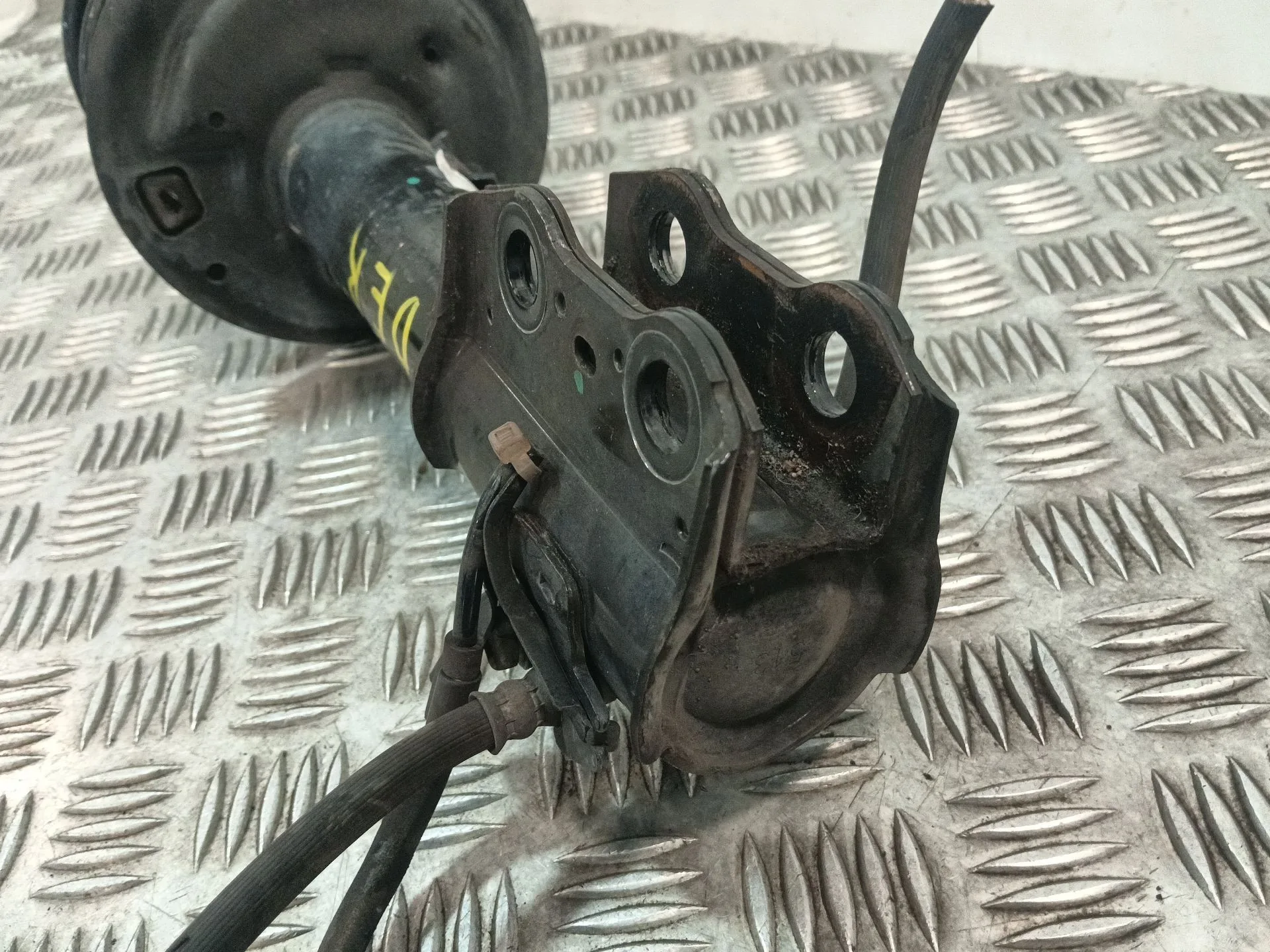 Amortiguador Delantero Derecho para Toyota Yaris (_P13_)