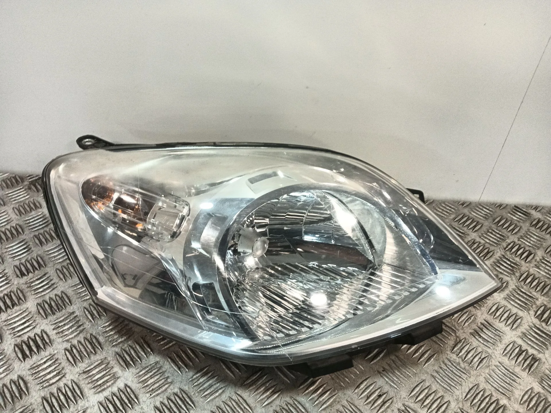 Faro Derecho para Fiat Qubo (225_)