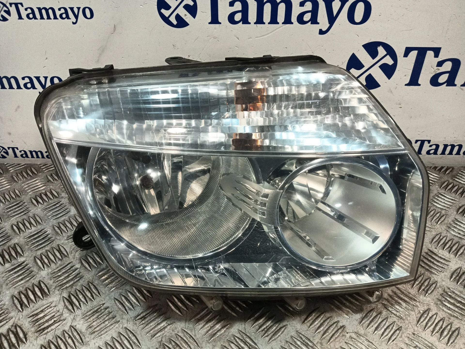 Faro Derecho para Dacia Duster (Hs_)