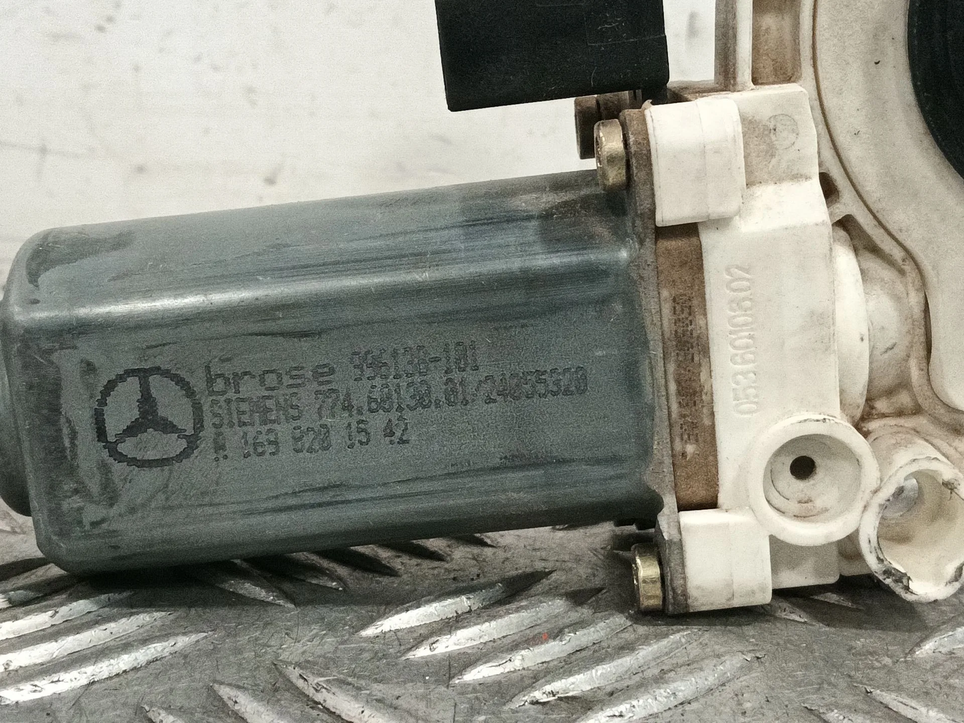 Motor Elevalunas Delantero Izquierdo para Mercedes-Benz Clase B (W245)