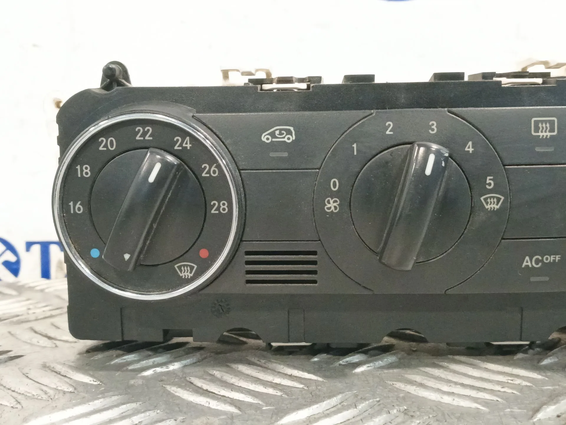Mando Climatizador para Mercedes-Benz Clase B (W245)