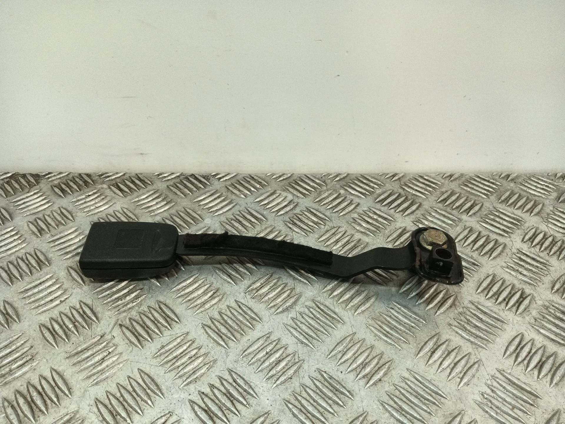 Anclaje Cinturon Delantero Izquierdo para Volkswagen Golf Iv (1J1)