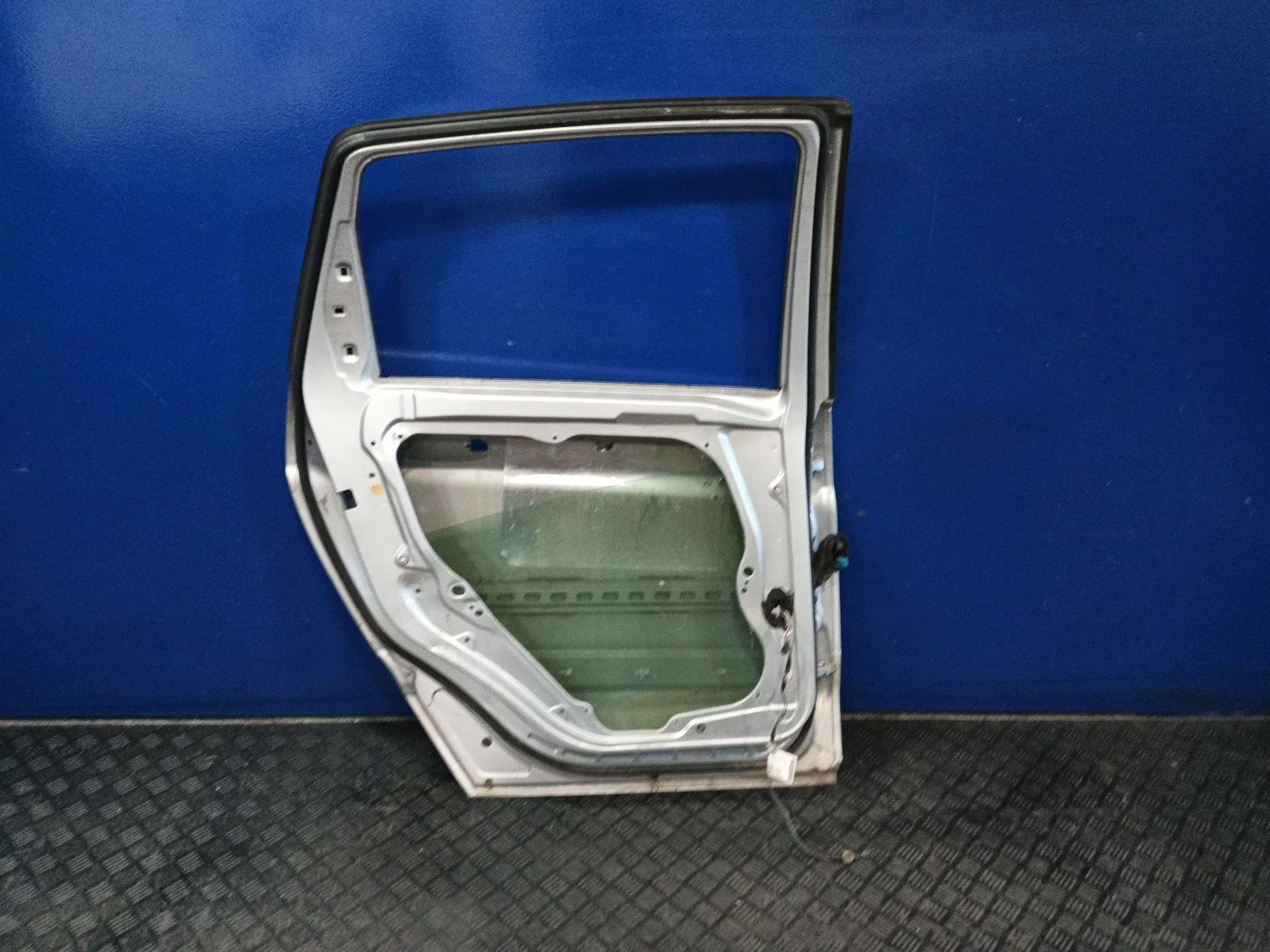 Puerta Trasera Izquierda para Mercedes-Benz Clase B (W245)
