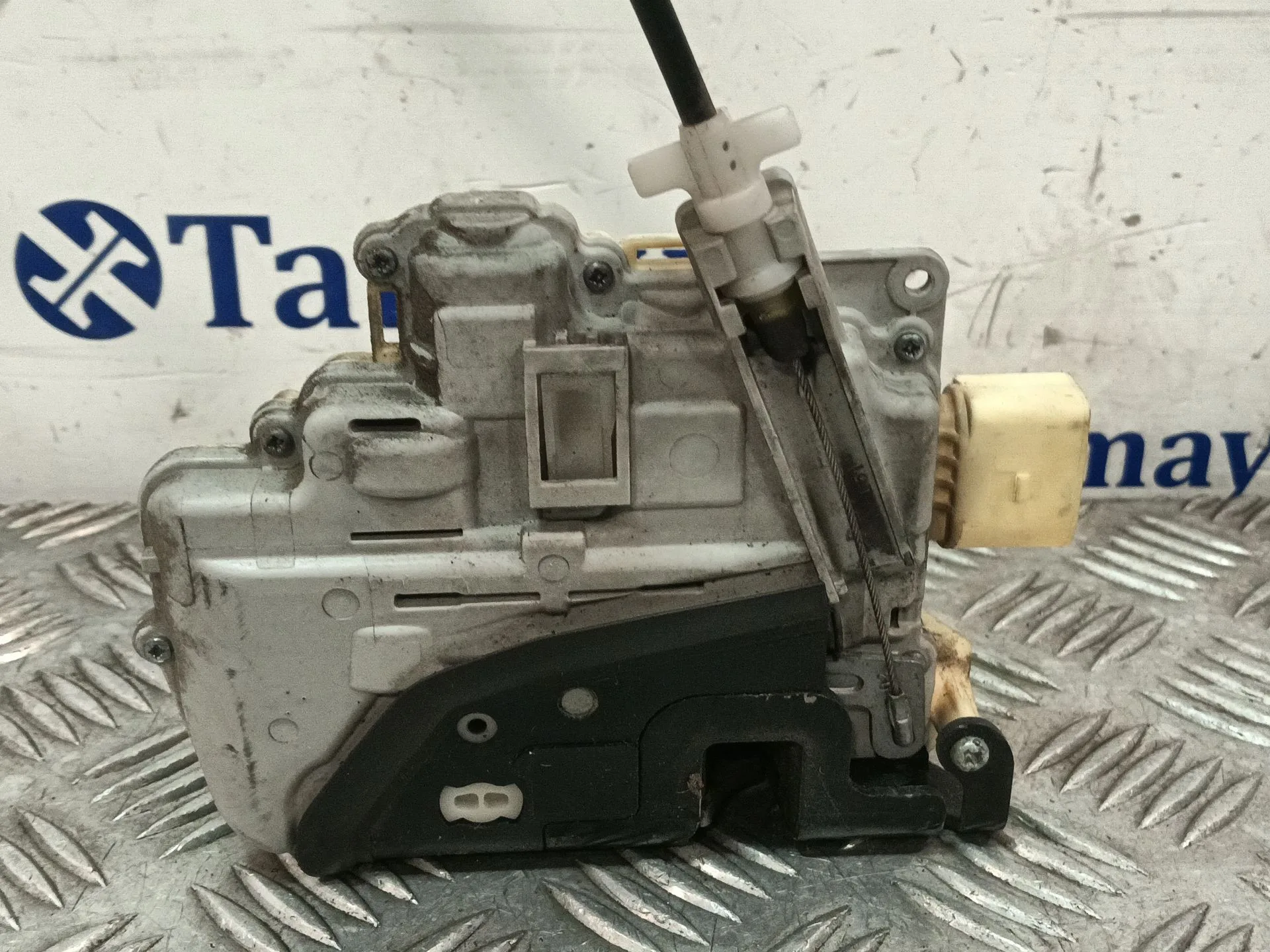 Cerradura Puerta Delantera Izquierda para Volkswagen Passat Berlina (3C2)