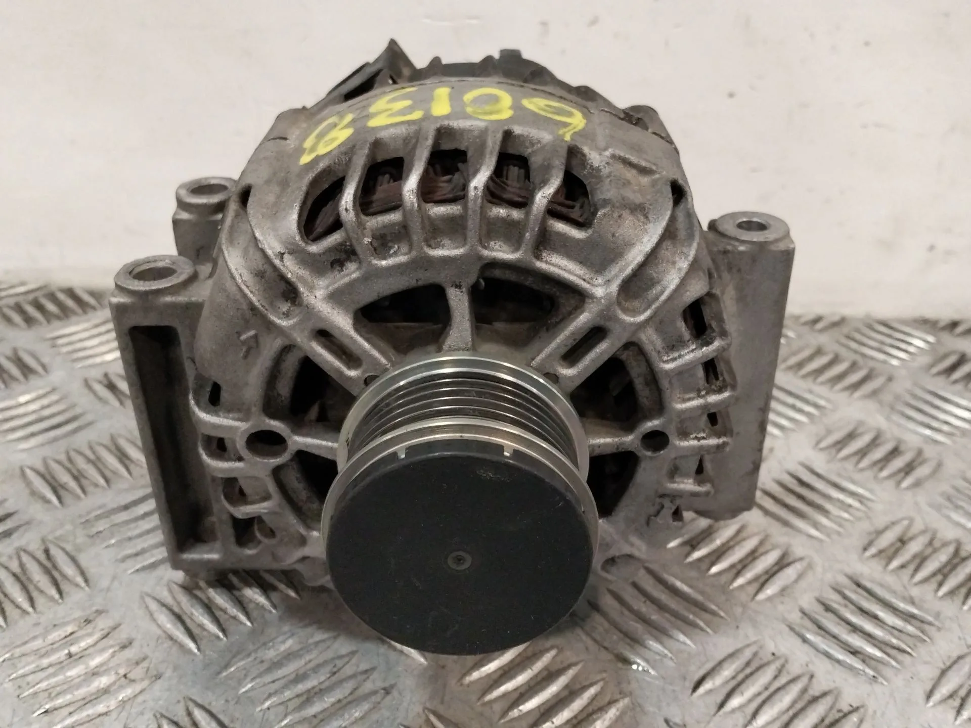 Alternador para Chevrolet Aveo Hatchback (T300)