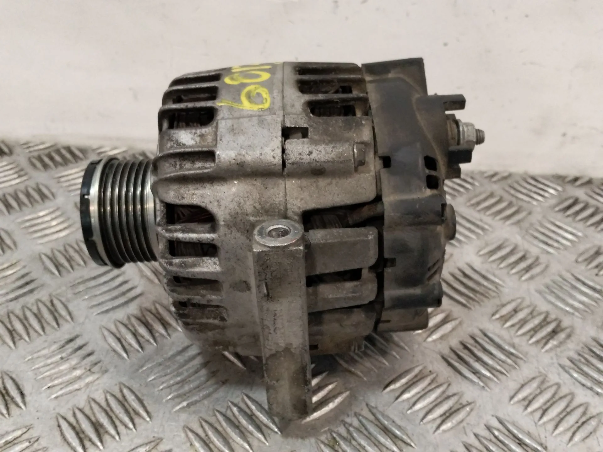 Alternador para Chevrolet Aveo Hatchback (T300)