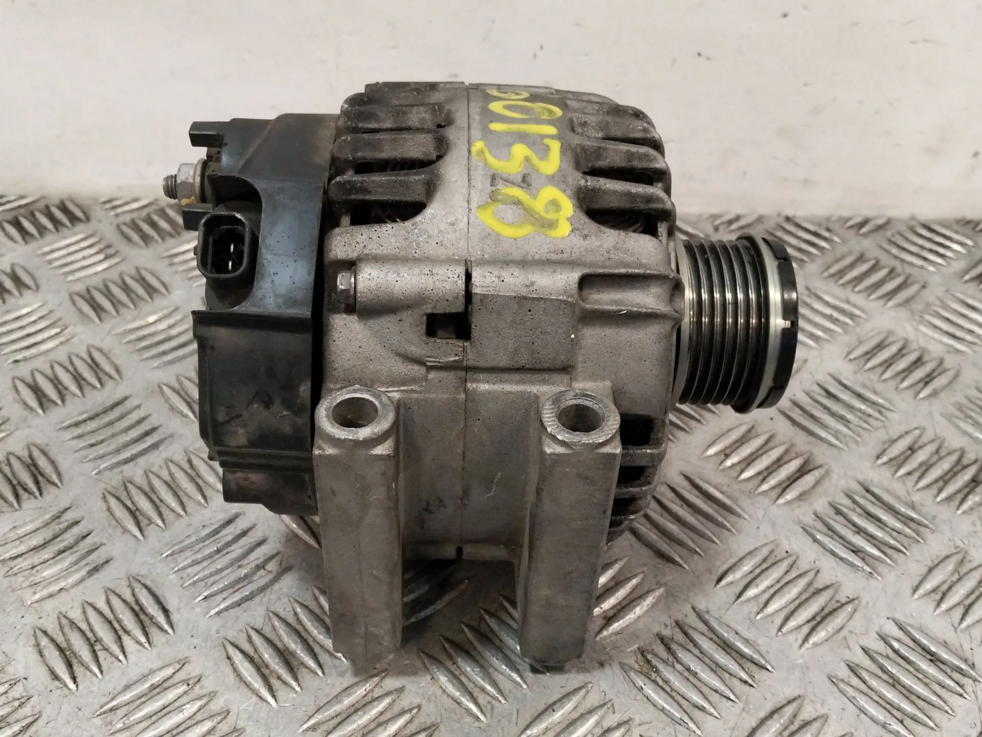 Alternador para Chevrolet Aveo Hatchback (T300)