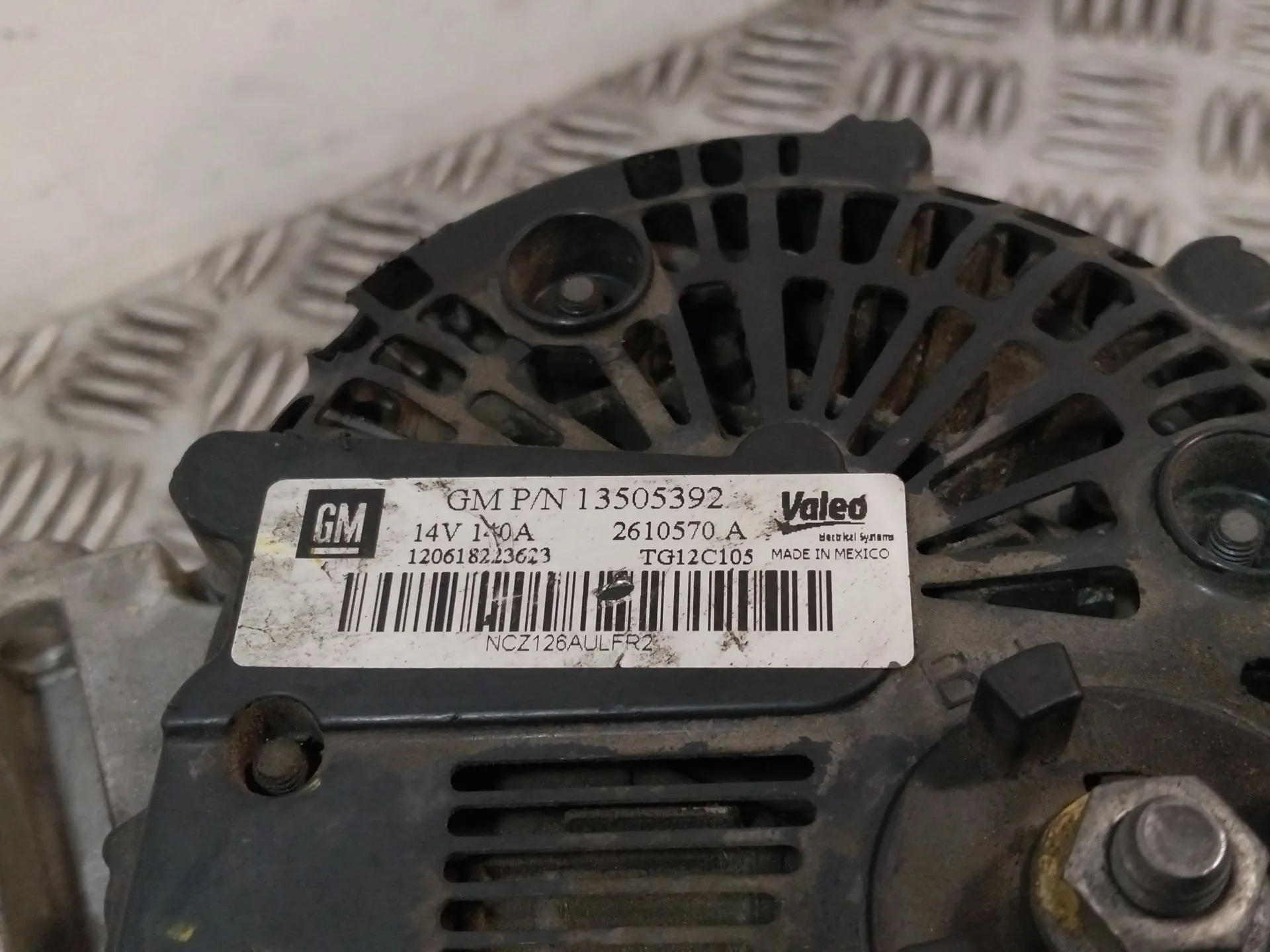 Alternador para Chevrolet Aveo Hatchback (T300)