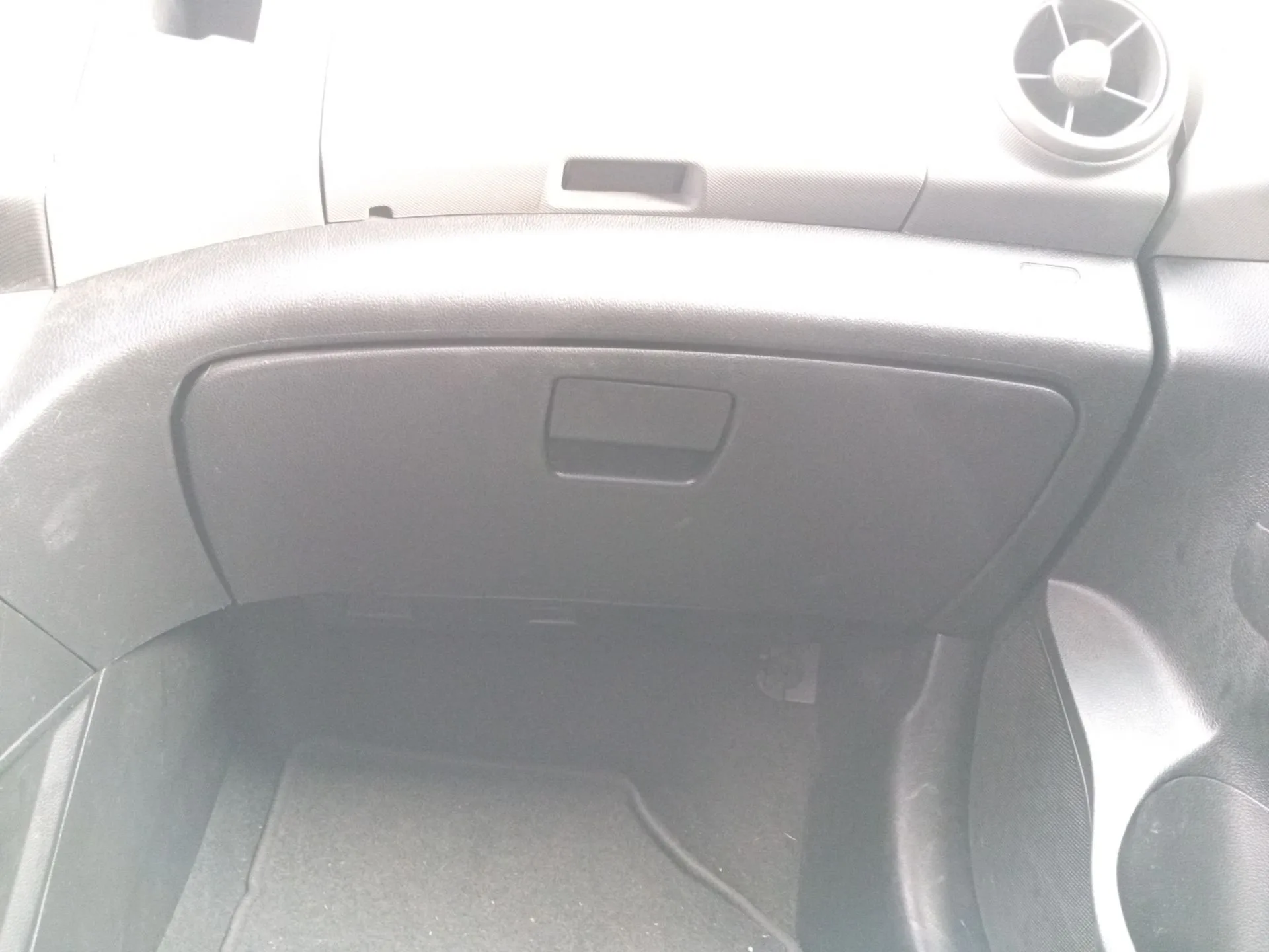 Guantera para Chevrolet Aveo Hatchback (T300)