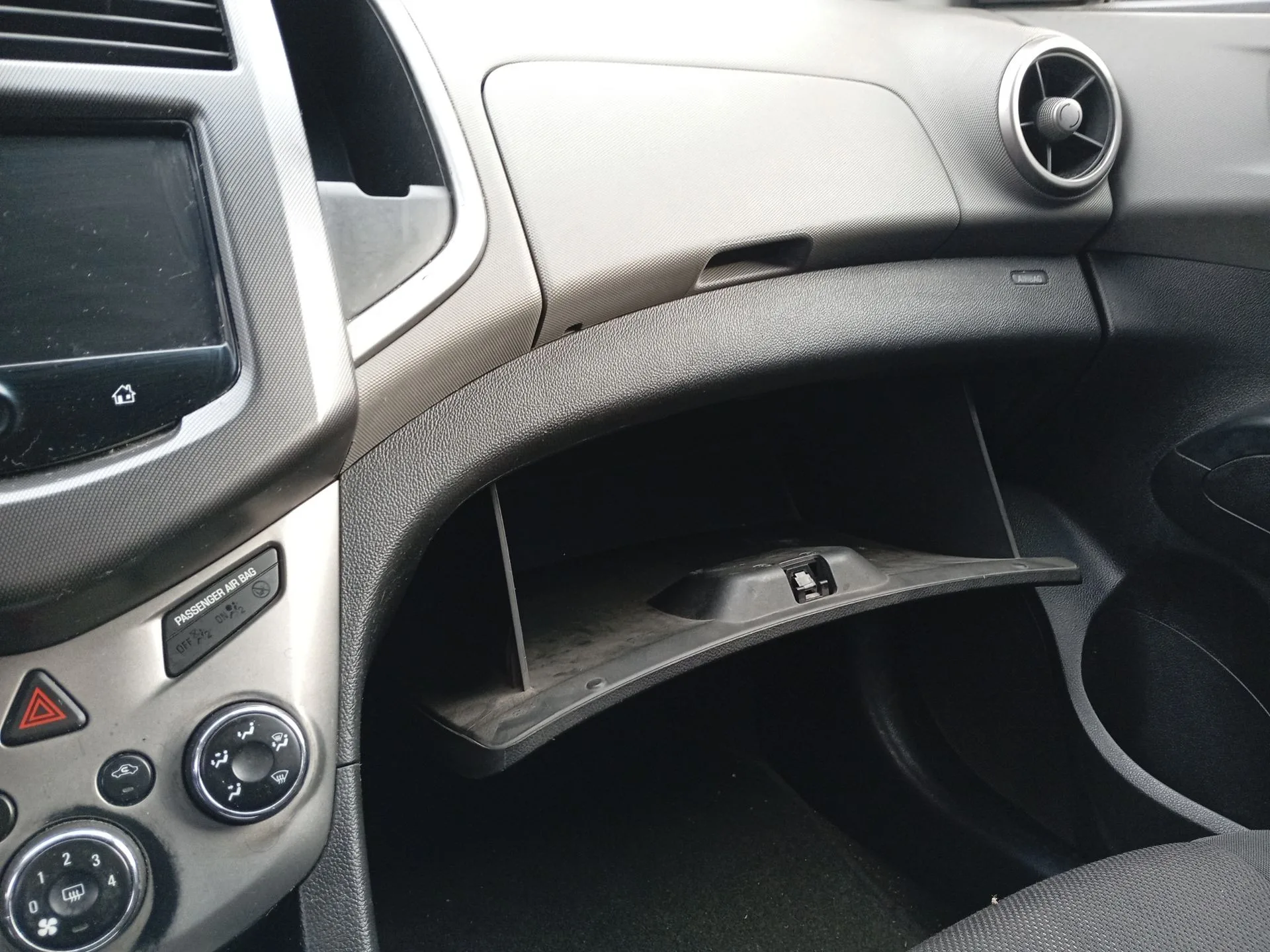 Guantera para Chevrolet Aveo Hatchback (T300)