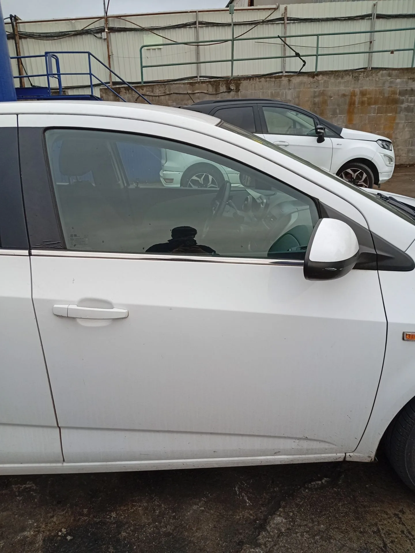 Puerta Delantera Derecha para Chevrolet Aveo Hatchback (T300)