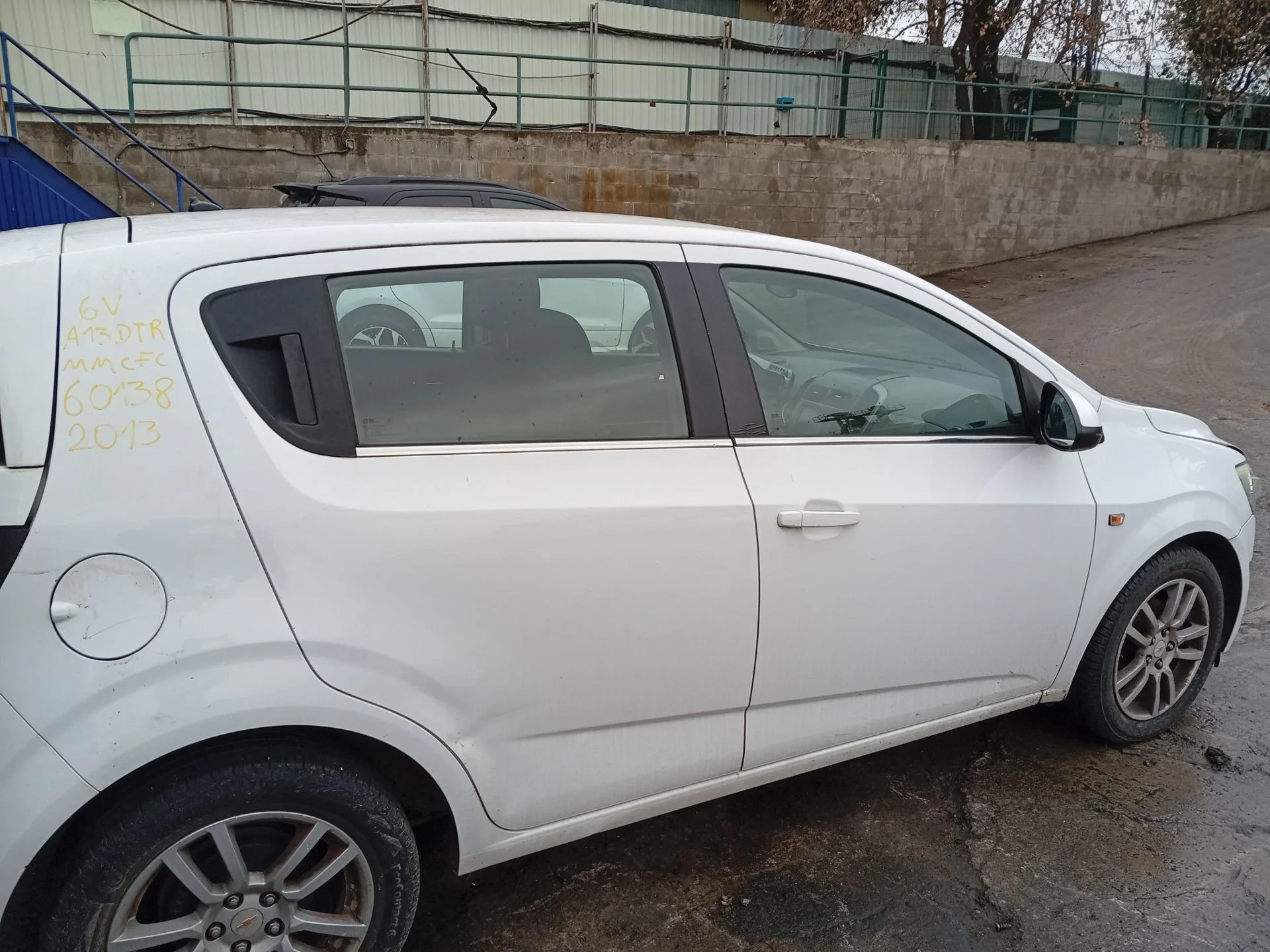 Puerta Trasera Derecha para Chevrolet Aveo Hatchback (T300)