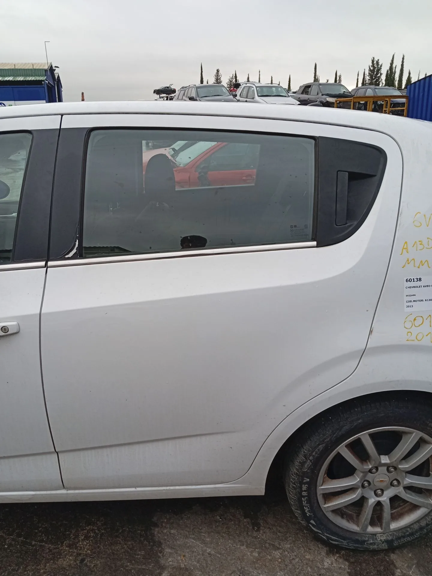 Puerta Trasera Izquierda para Chevrolet Aveo Hatchback (T300)