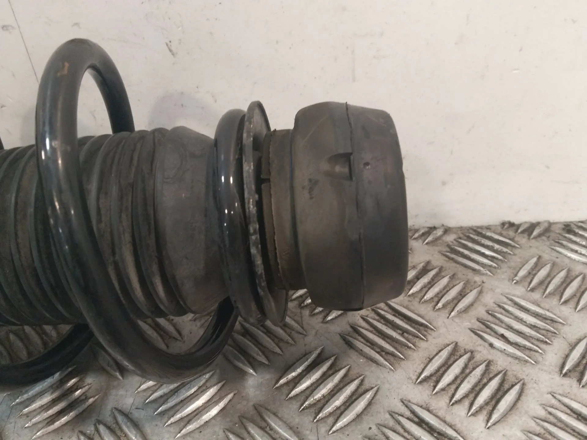 Amortiguador Delantero Izquierdo para Seat Ibiza Iv (6J5, 6P1)