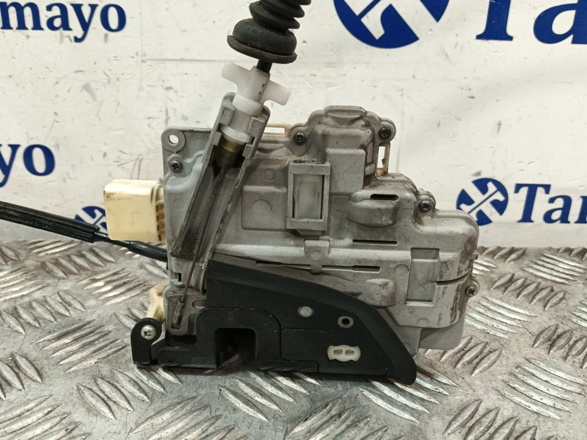 Cerradura Puerta Delantera Derecha para Volkswagen Passat Berlina (3C2)