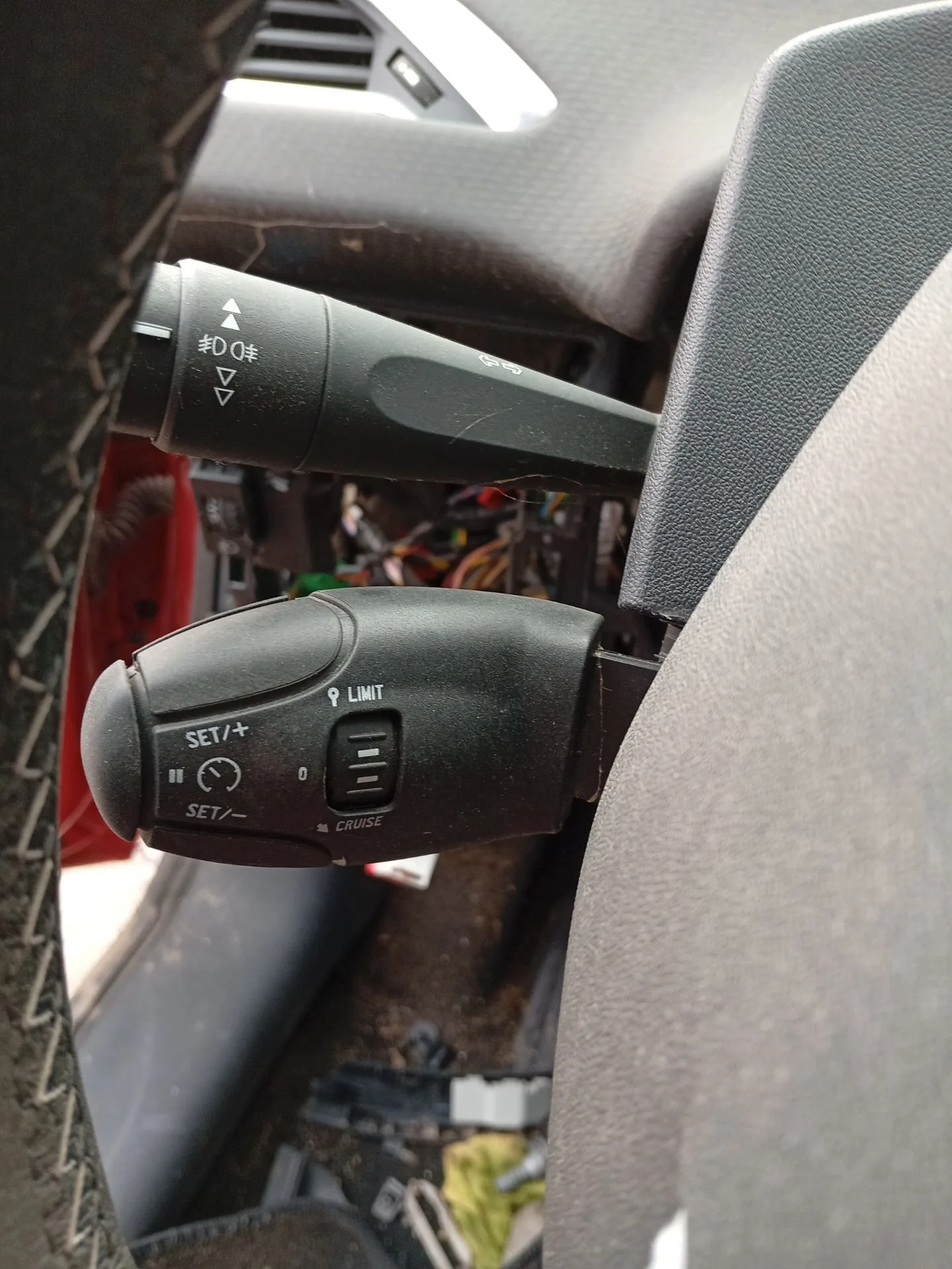 Com 2000 para Peugeot 208