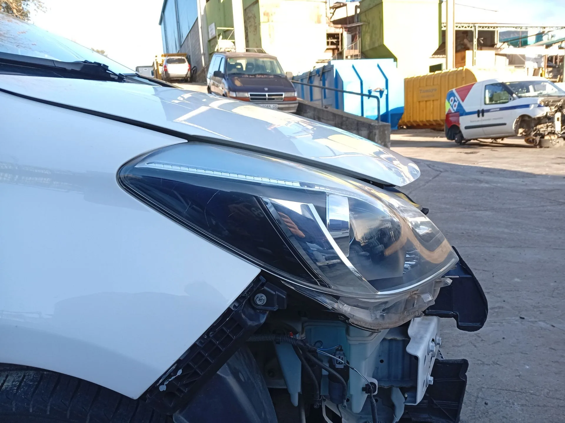 Faro Derecho para Toyota Yaris (Xp13M)
