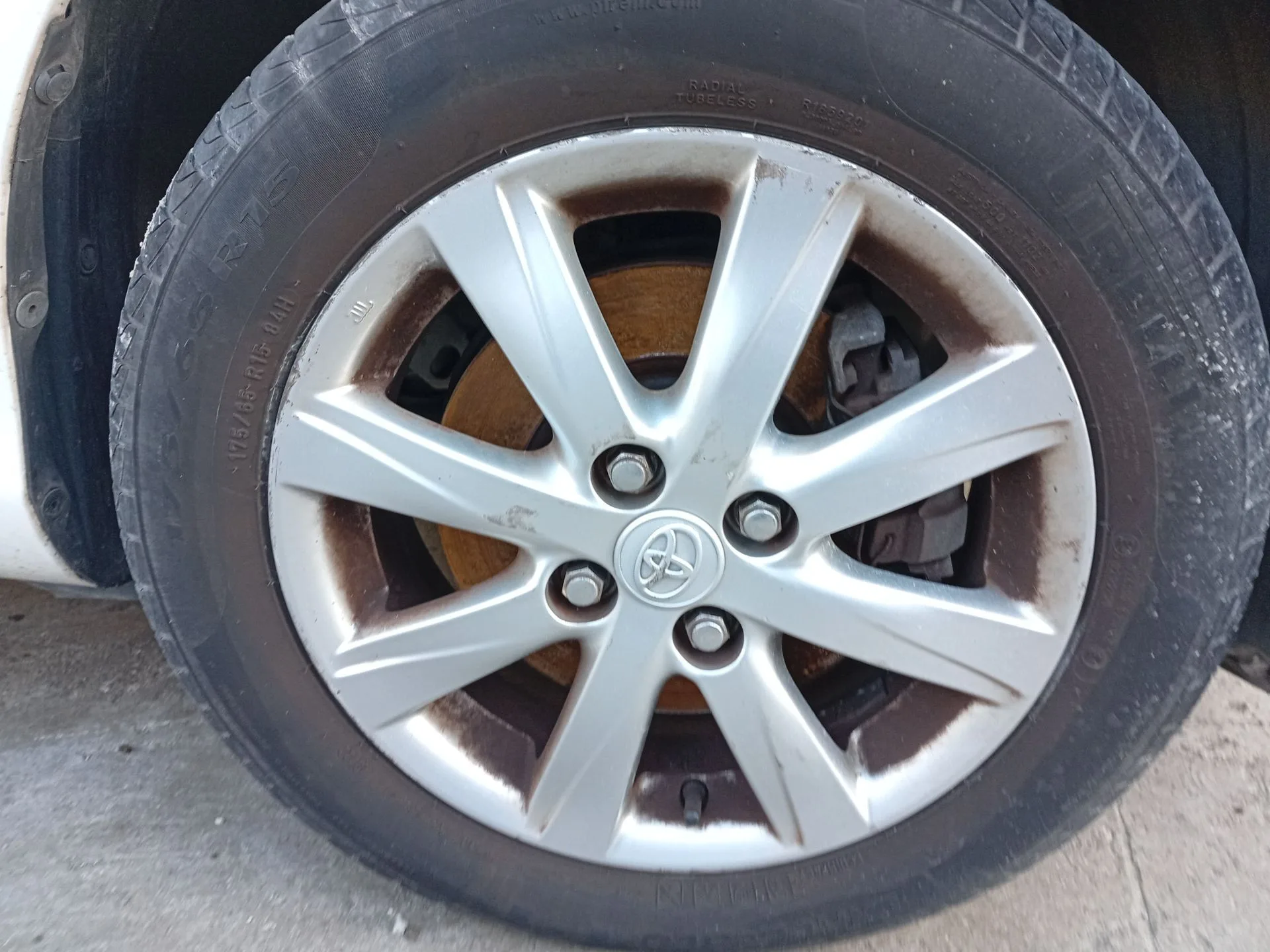 Pinza Freno Delantera Derecha para Toyota Yaris (Xp13M)