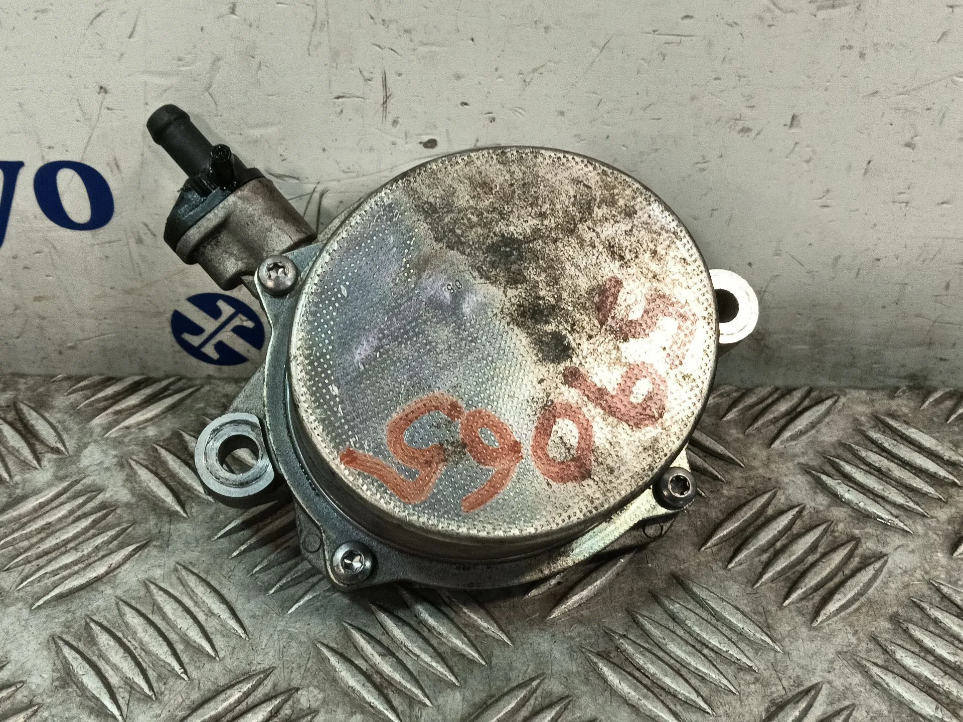 Depresor Freno / Bomba Vacio para Kia Carnival