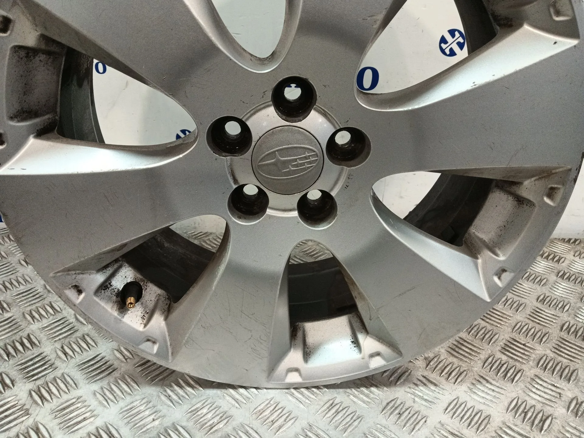 Llanta para Subaru Legacy V (Bm)