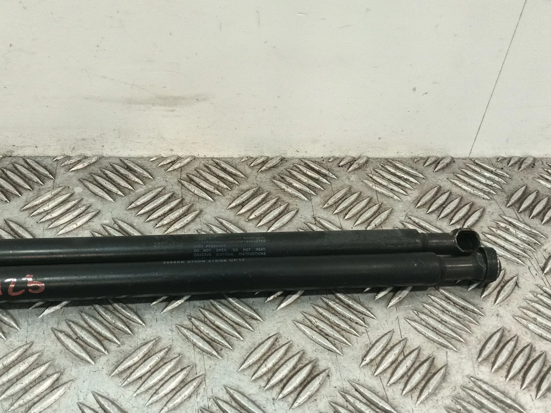 Amortiguadores Maletero / Porton para Volvo Xc60