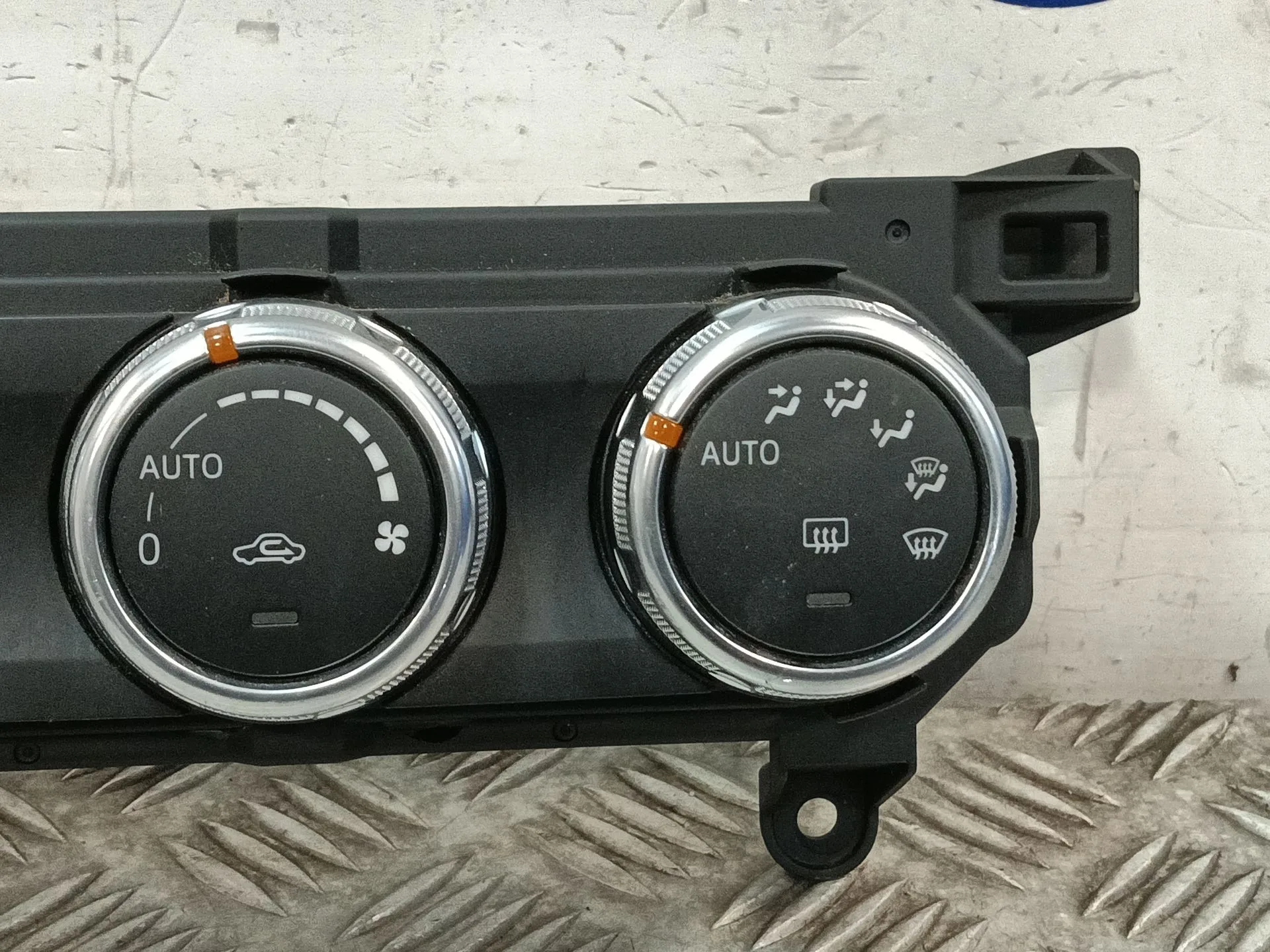 Mando Climatizador para Mazda Cx-3 (Dk)