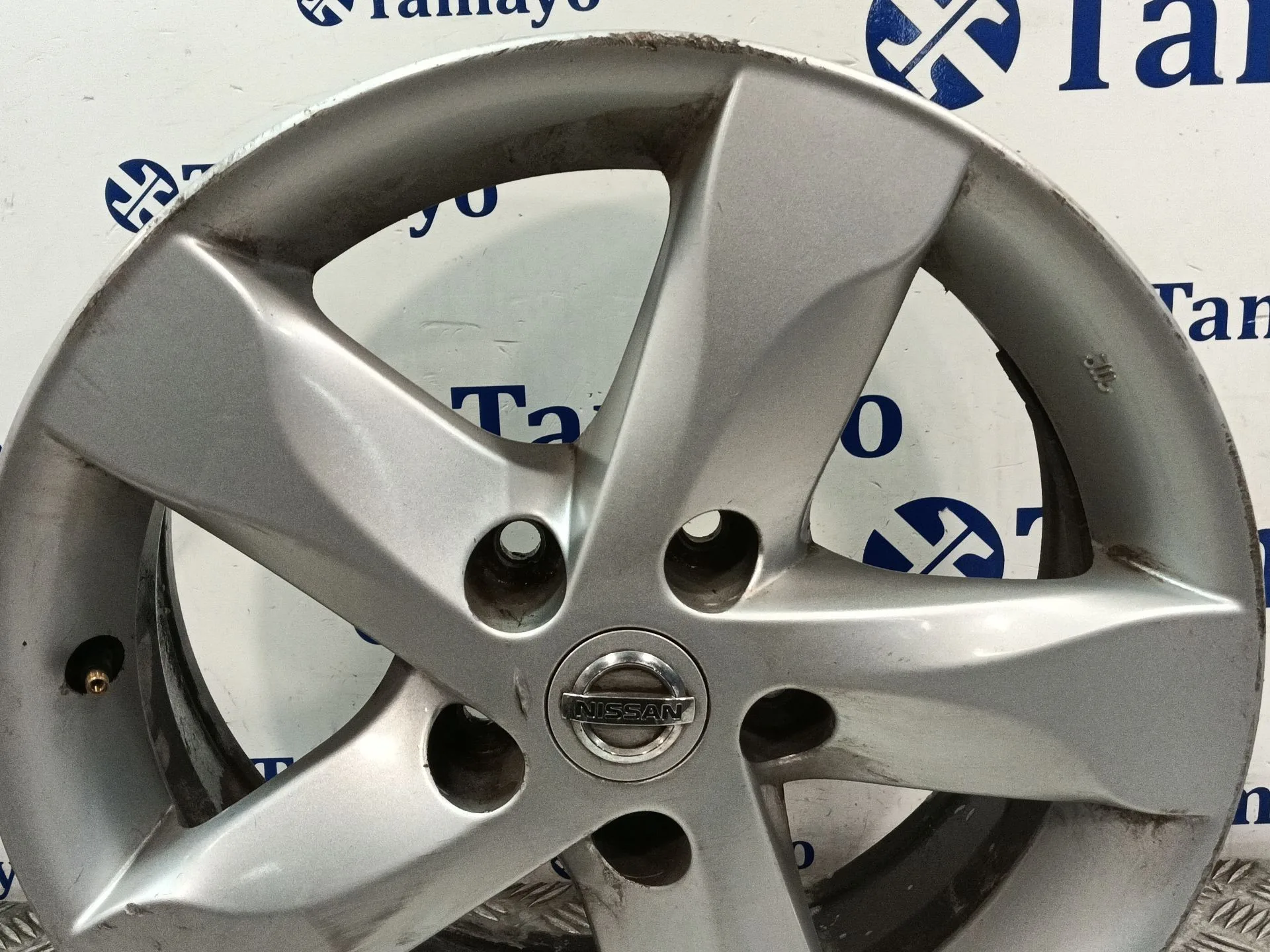 Llanta para Nissan Note (E11E)