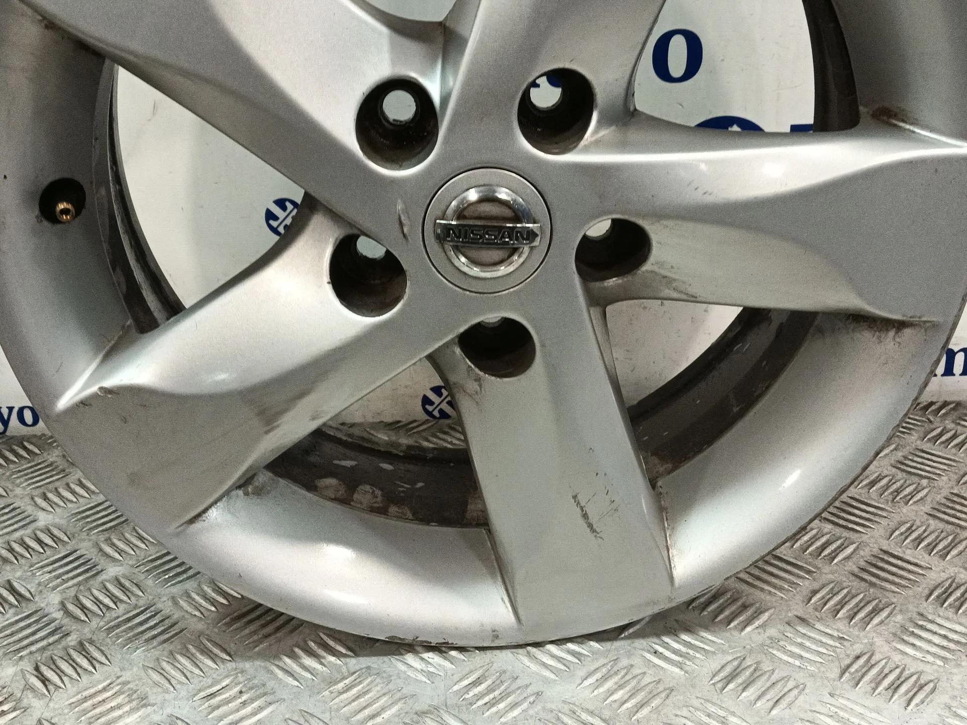 Llanta para Nissan Note (E11E)