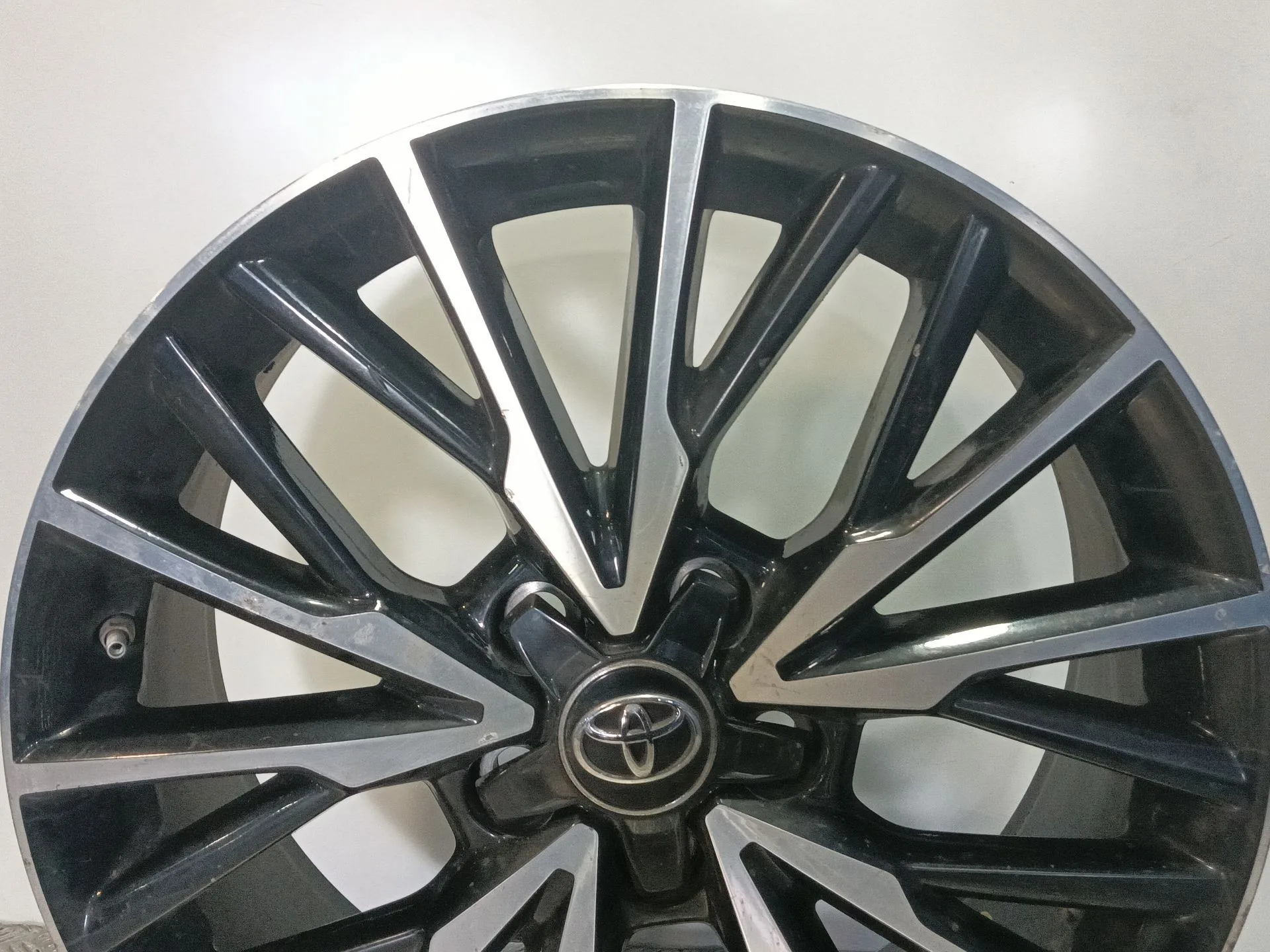 Llanta para Toyota C-Hr (_X1_)
