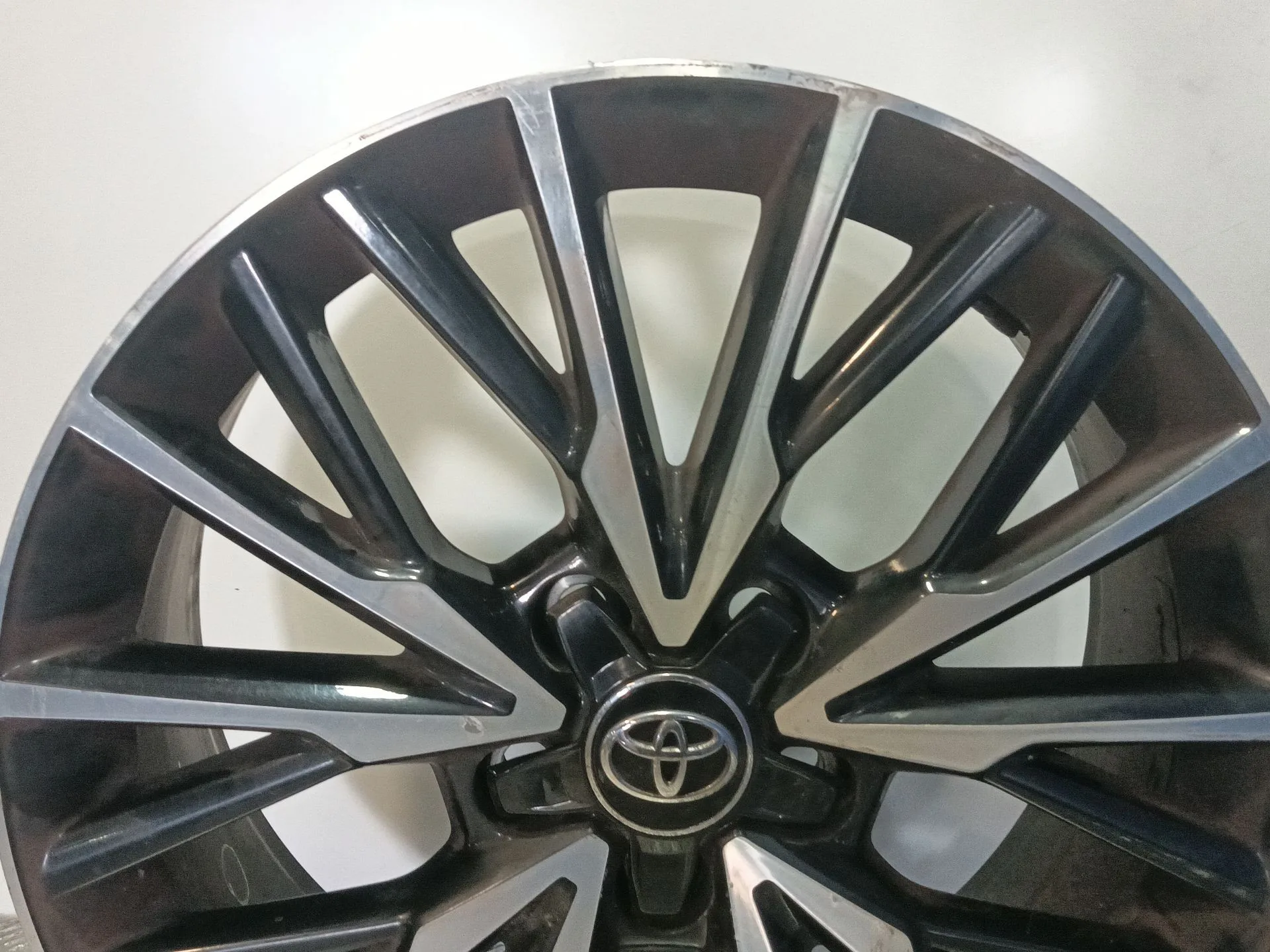 Llanta para Toyota C-Hr (_X1_)