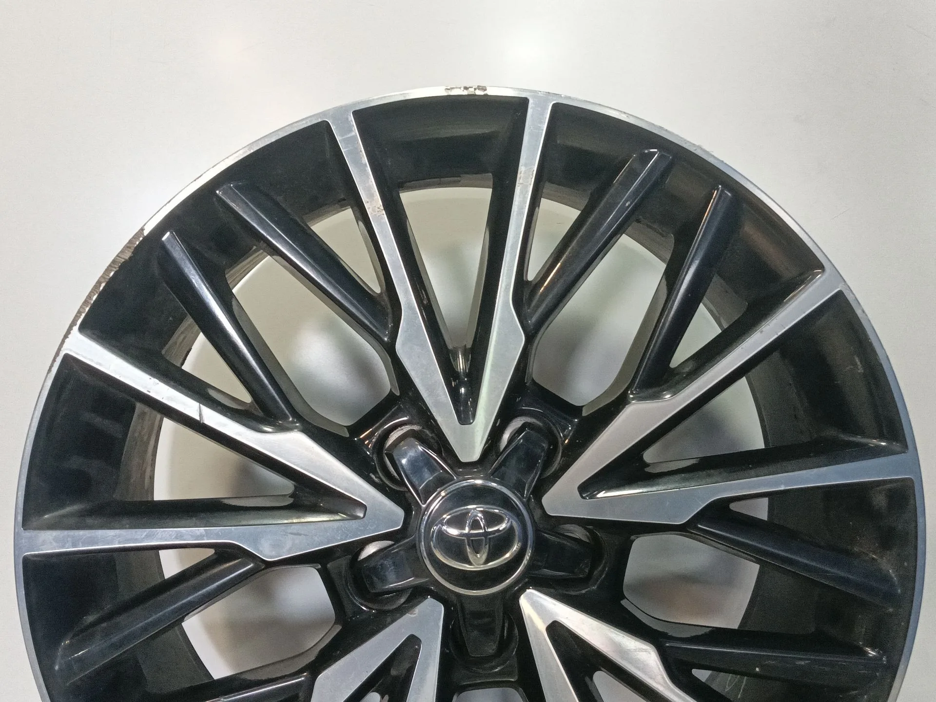 Llanta para Toyota C-Hr (_X1_)