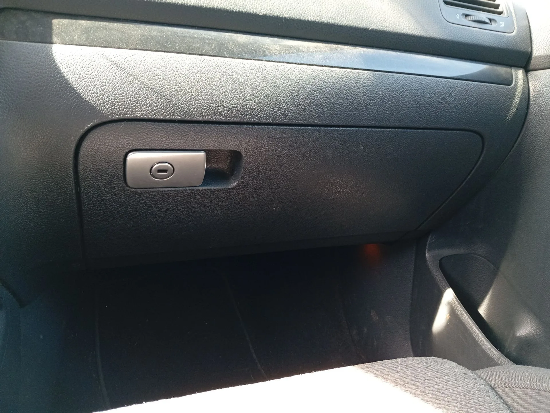Guantera para Volkswagen Golf V (1K1)