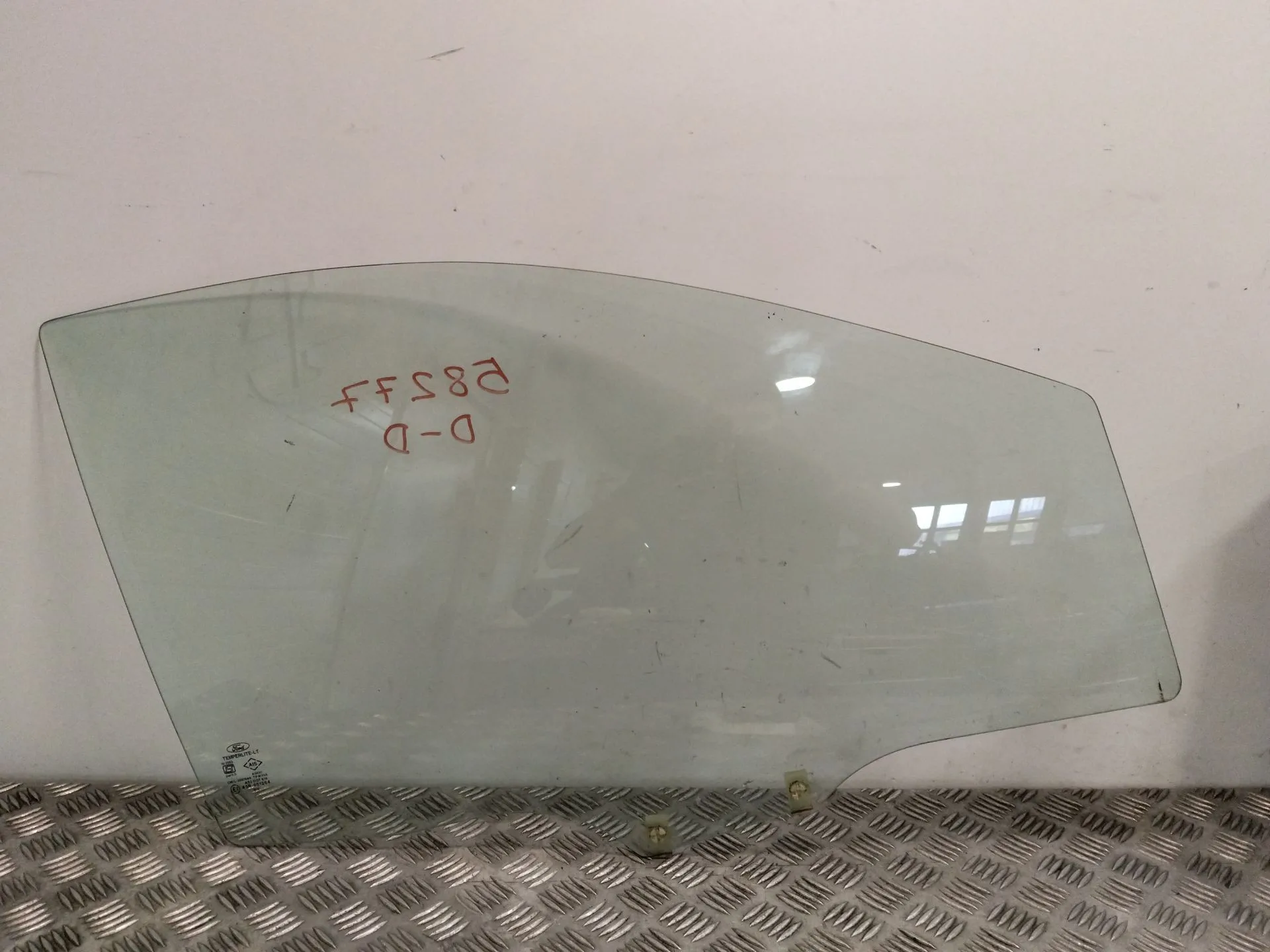 Luna Delantera Derecha para Ford Ka+