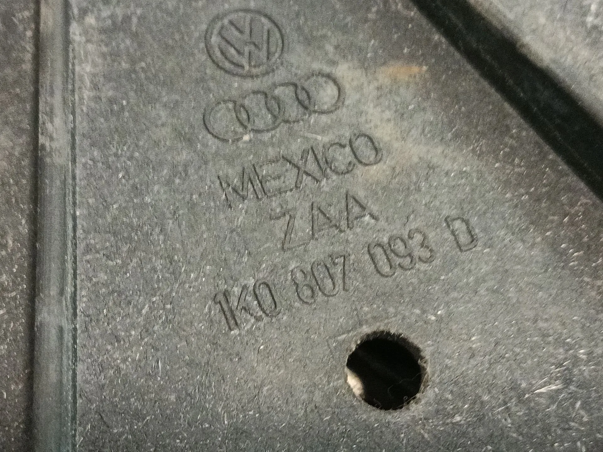 Travesano Inferior para Volkswagen Golf V (1K1)
