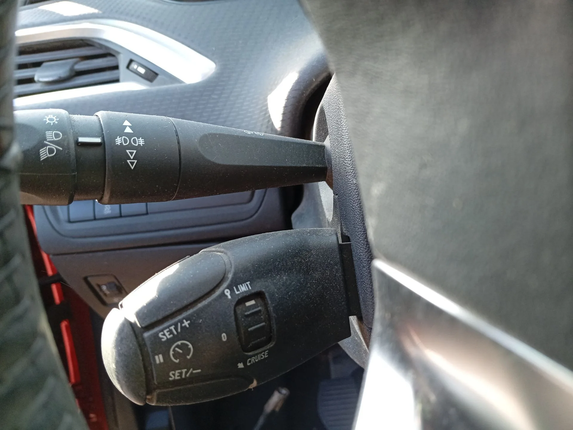 Com 2000 para Peugeot 208 I (Ca_, Cc_)