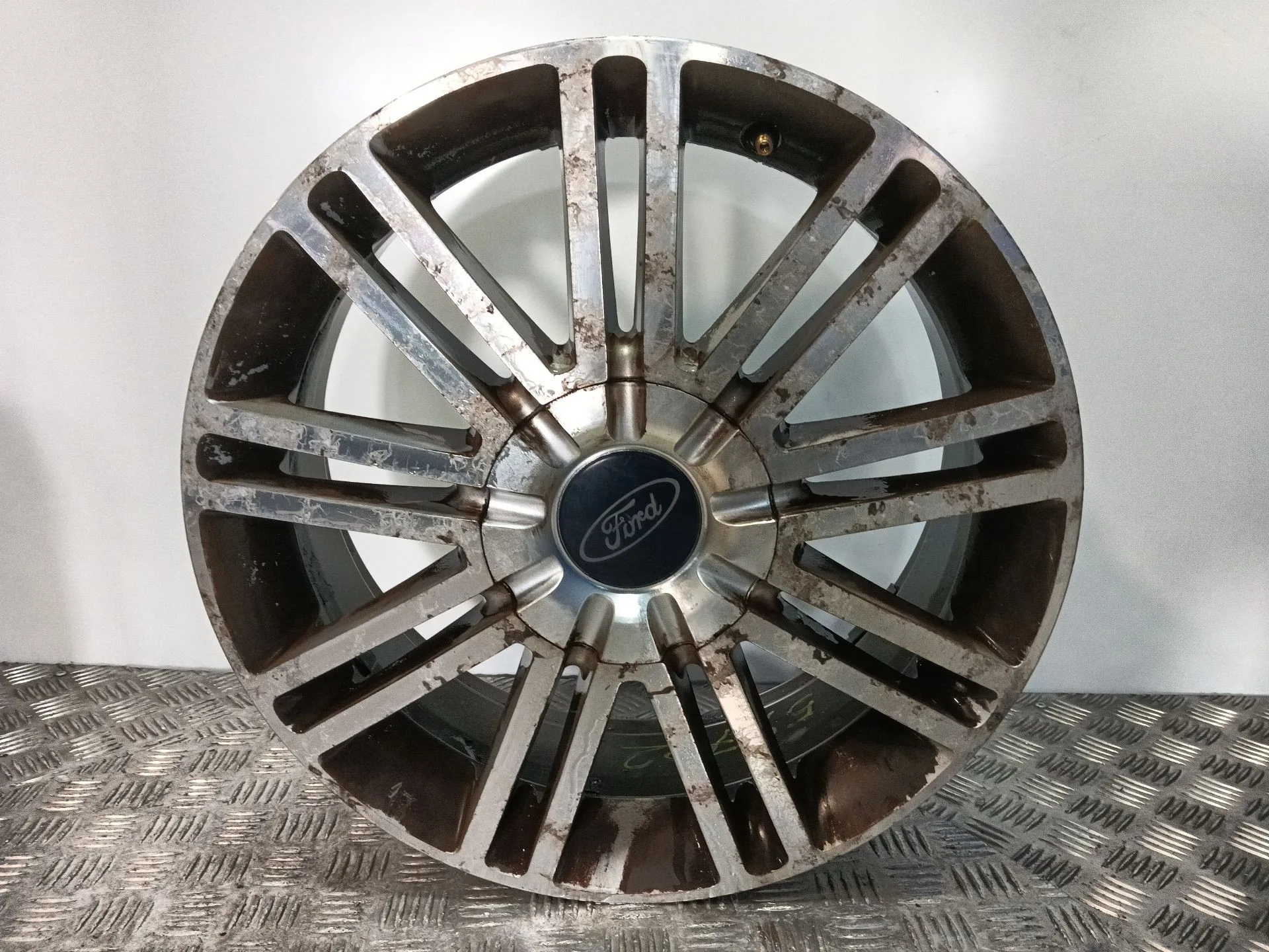 Llanta para Ford Focus C-Max (Dm2)