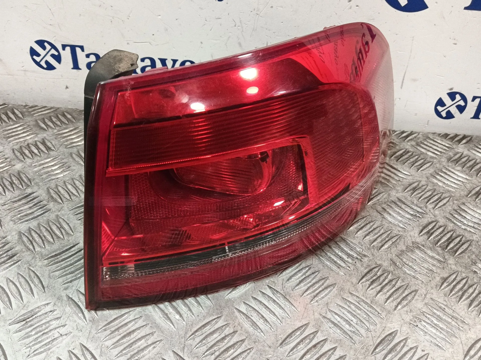 Piloto Trasero Derecho para Volkswagen Passat B7 Variant (365)