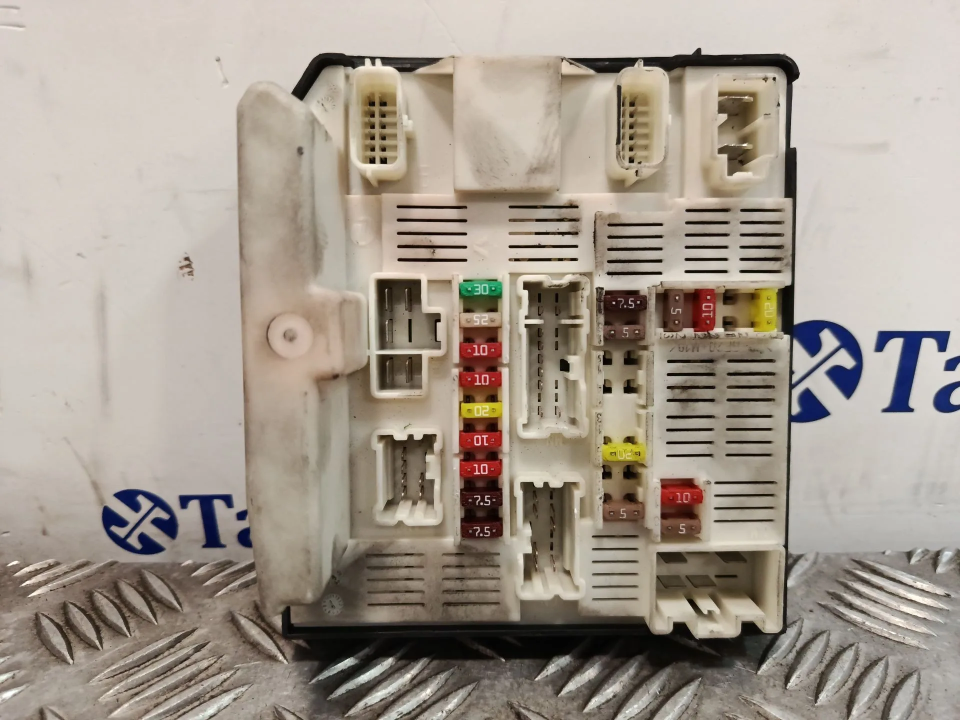 Caja Reles / Fusibles para Renault Master Iii Furgoneta (Fv)