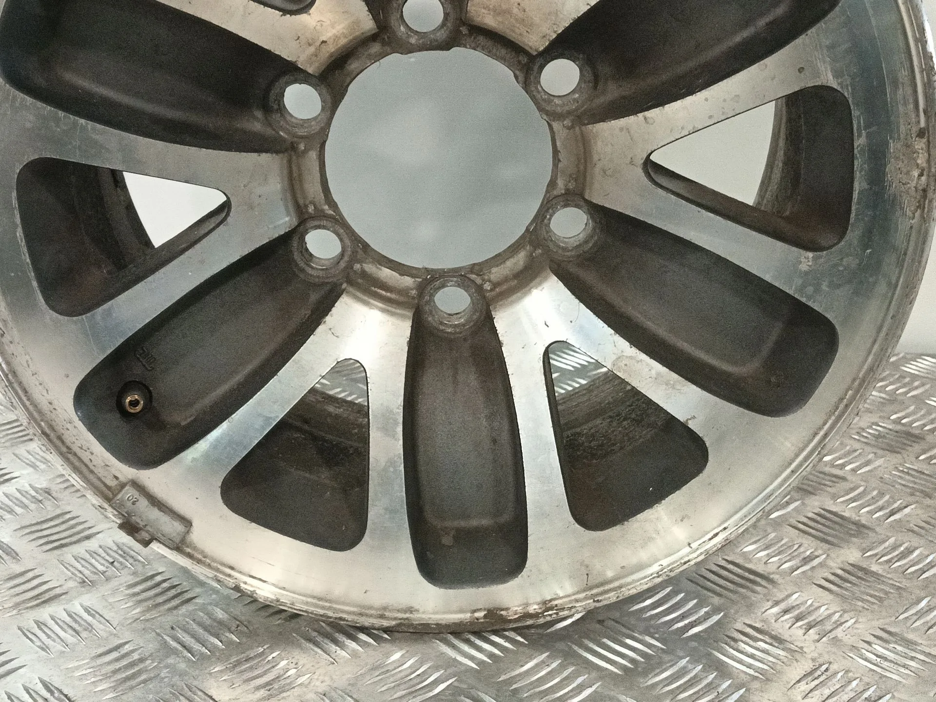 Llanta para Mitsubishi Montero Canvas Top (V2_C, V4_C)