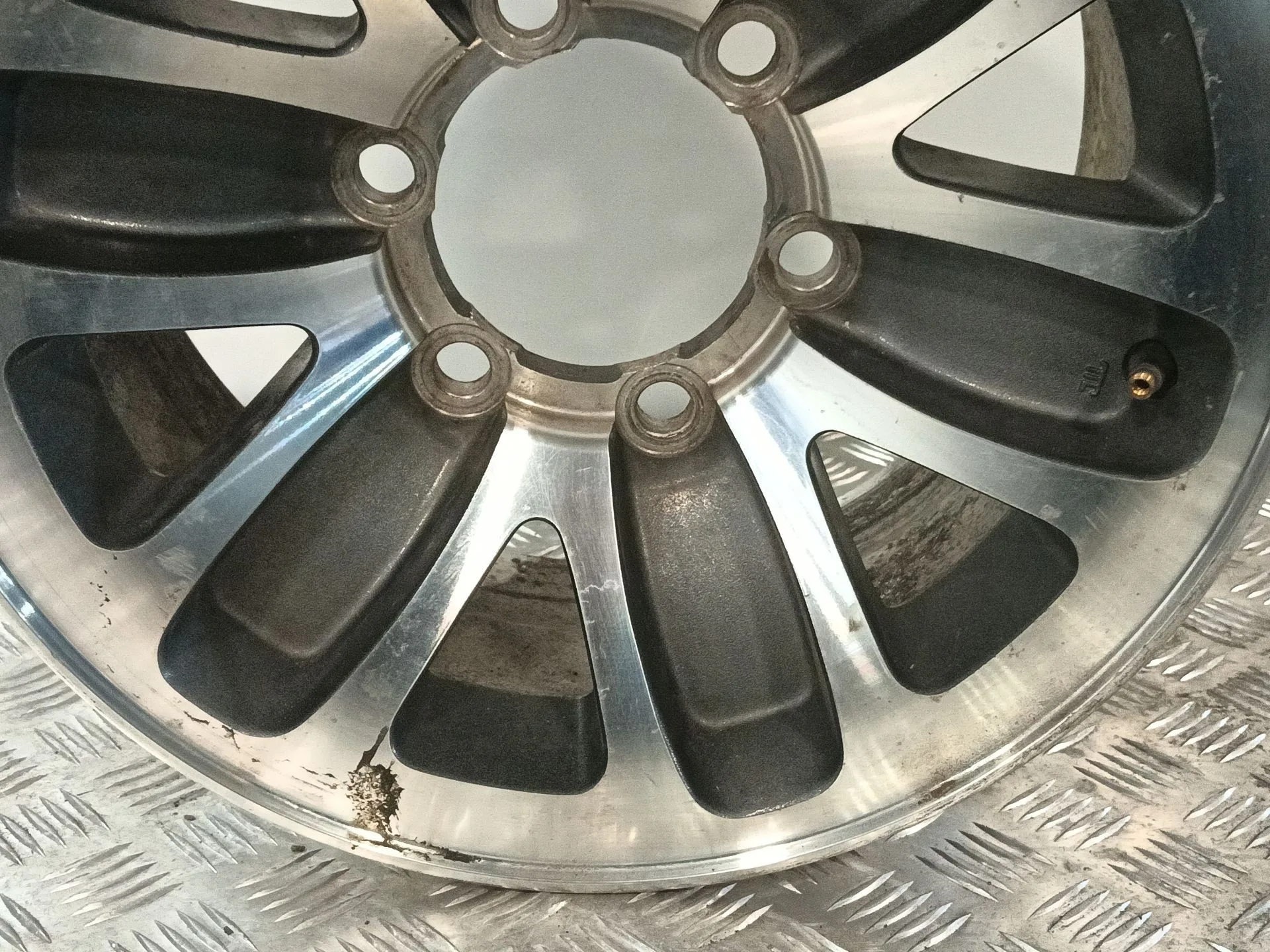 Llanta para Mitsubishi Montero Canvas Top (V2_C, V4_C)