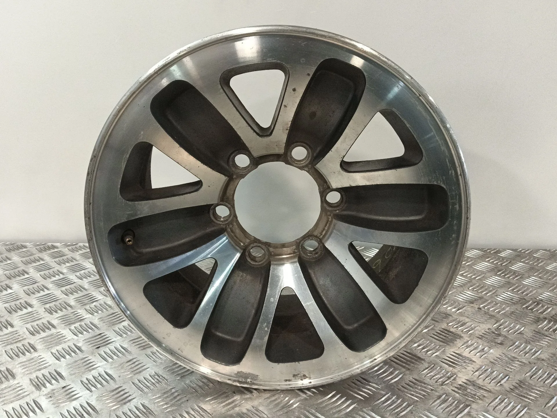 Llanta para Mitsubishi Montero Canvas Top (V2_C, V4_C)