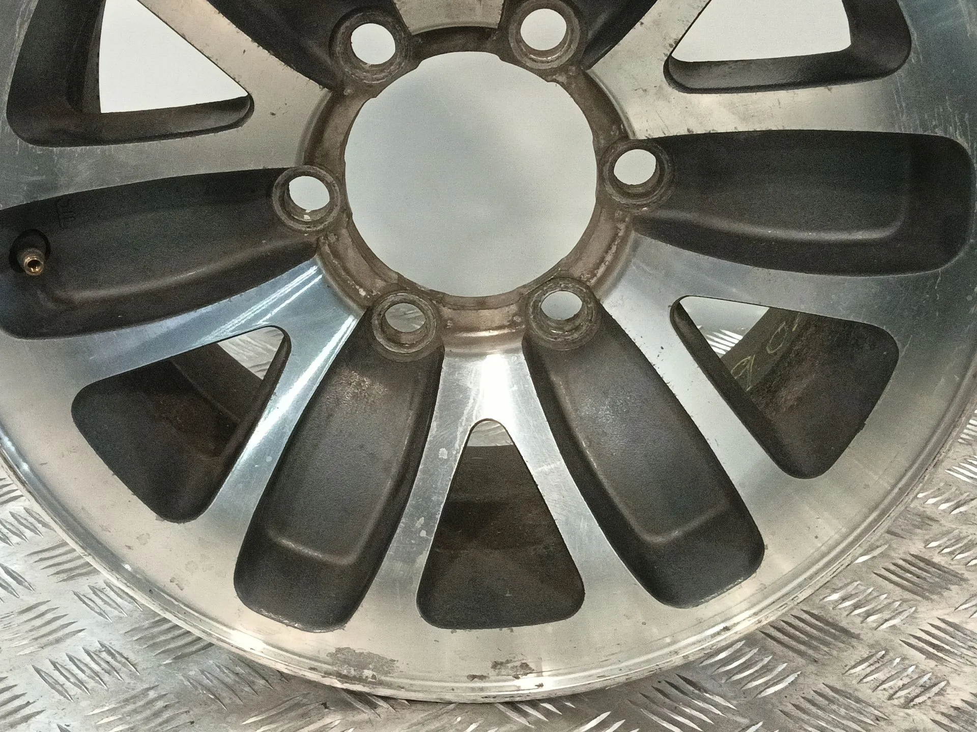 Llanta para Mitsubishi Montero Canvas Top (V2_C, V4_C)
