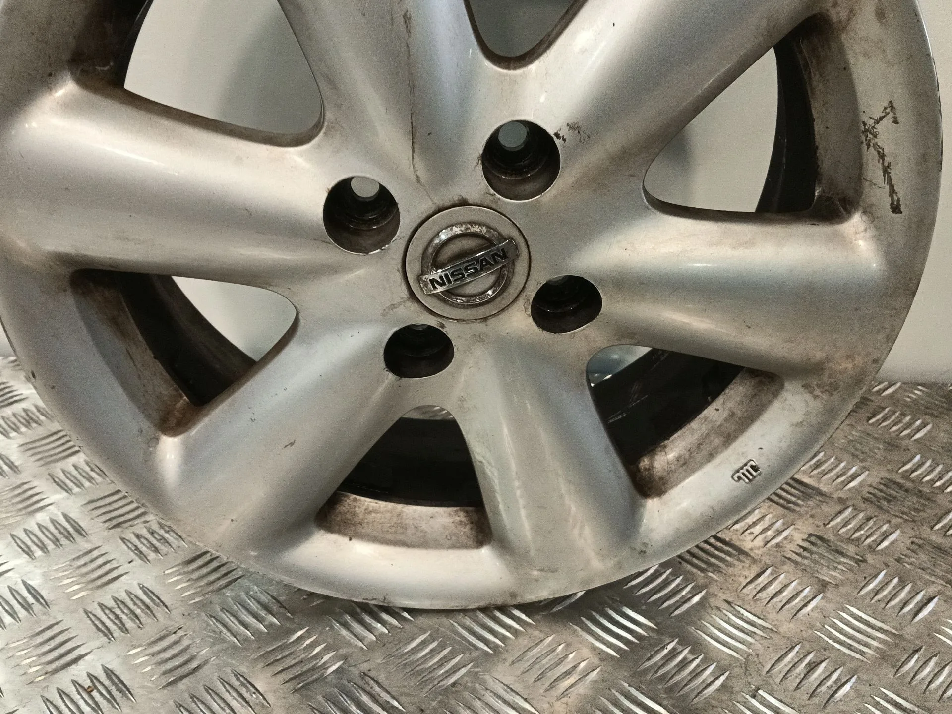 Llanta para Nissan Note (E11, Ne11)