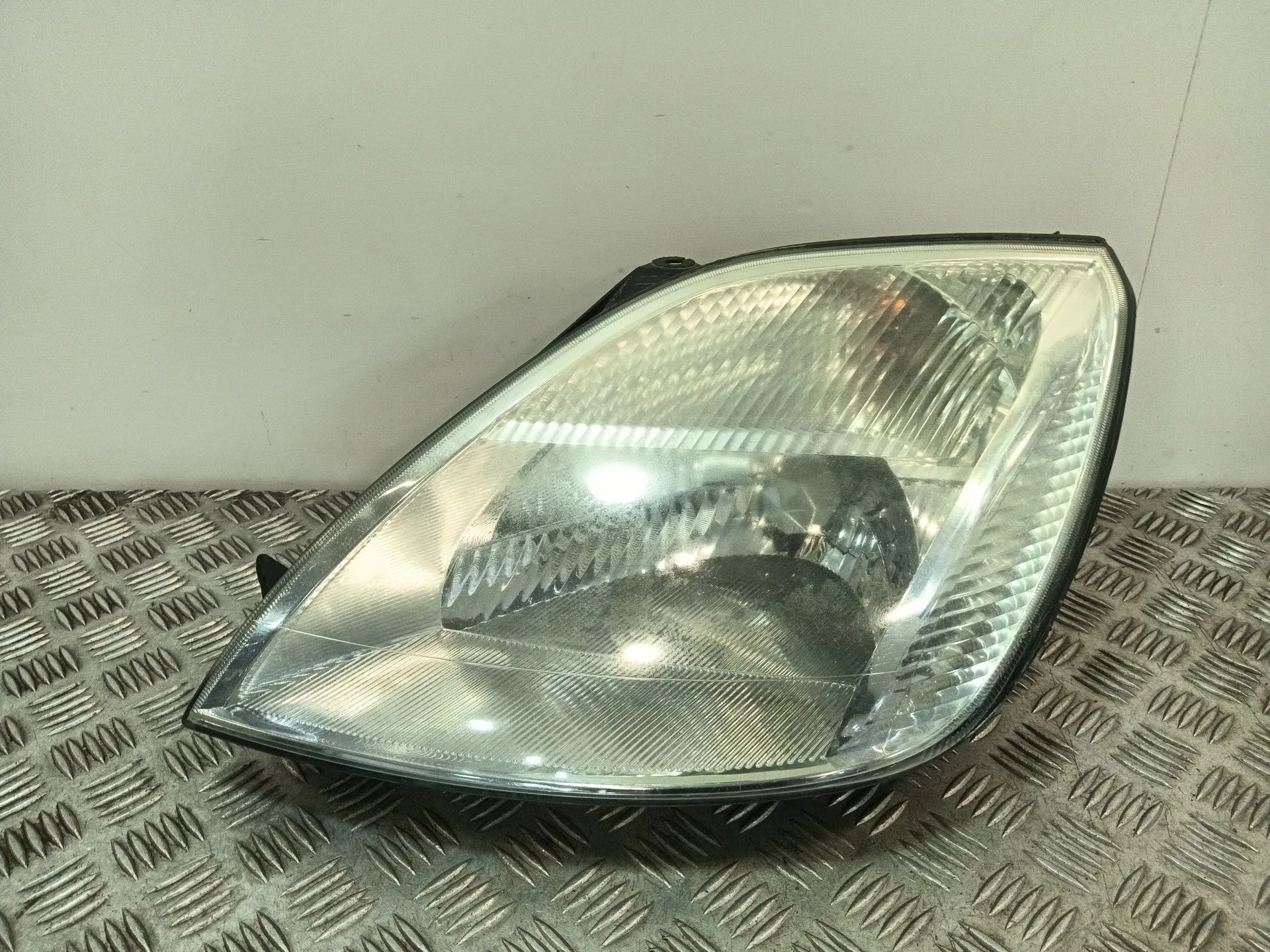 Faro Izquierdo para Ford Fiesta V (Jh_, Jd_)